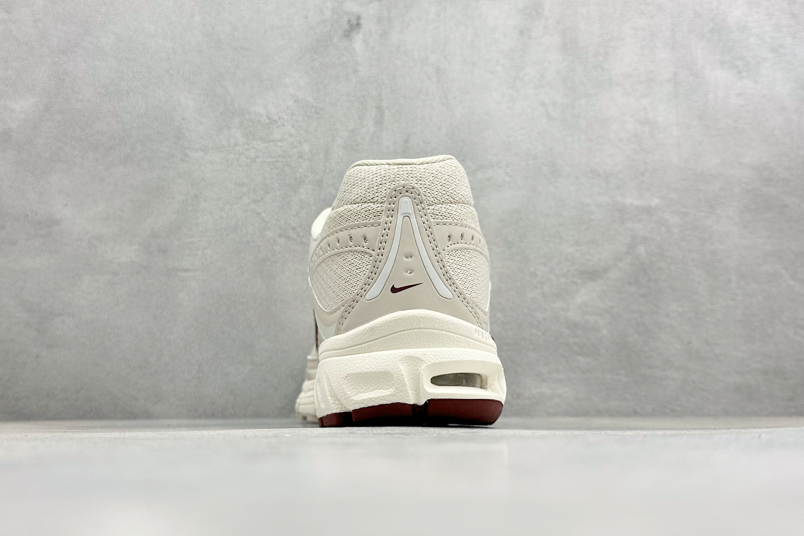 Nike Air Max Moto 2K 耐克新款复古气垫跑步鞋 IM6691-001 Nike Air Max Moto 2K 耐克新款复古气垫跑步鞋 IM6691-001
