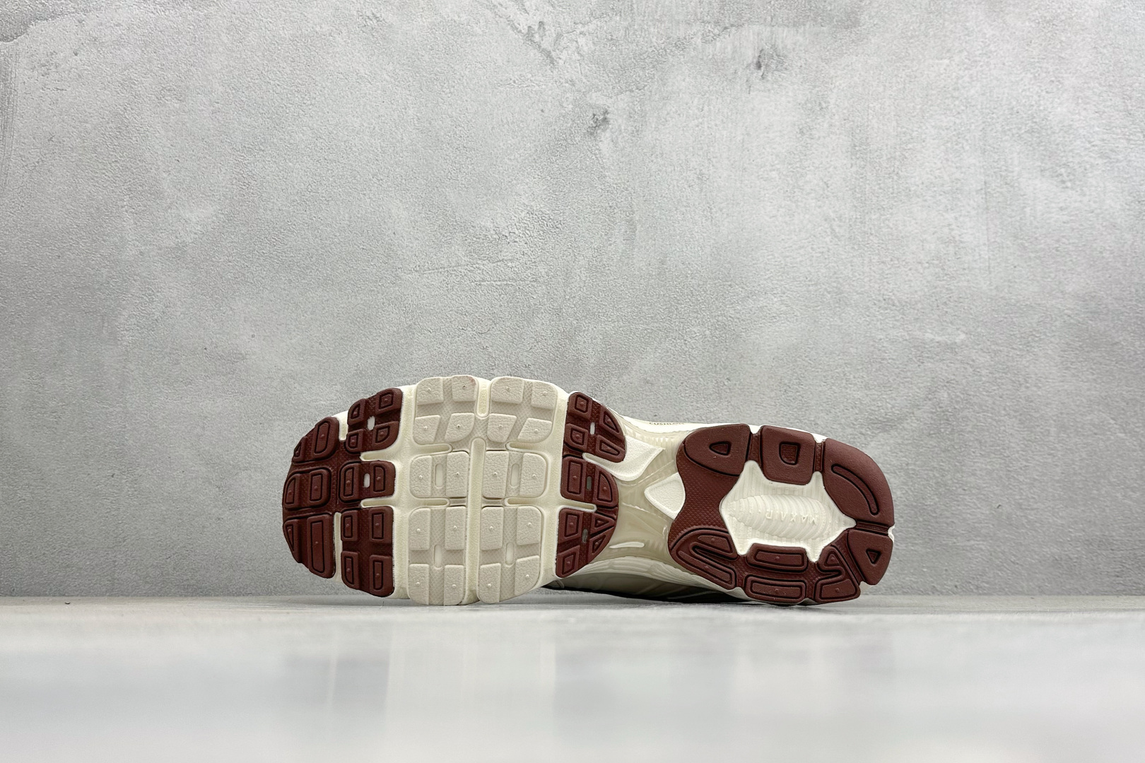 Nike Air Max Moto 2K 耐克新款复古气垫跑步鞋 IM6691-001 Nike Air Max Moto 2K 耐克新款复古气垫跑步鞋 IM6691-001
