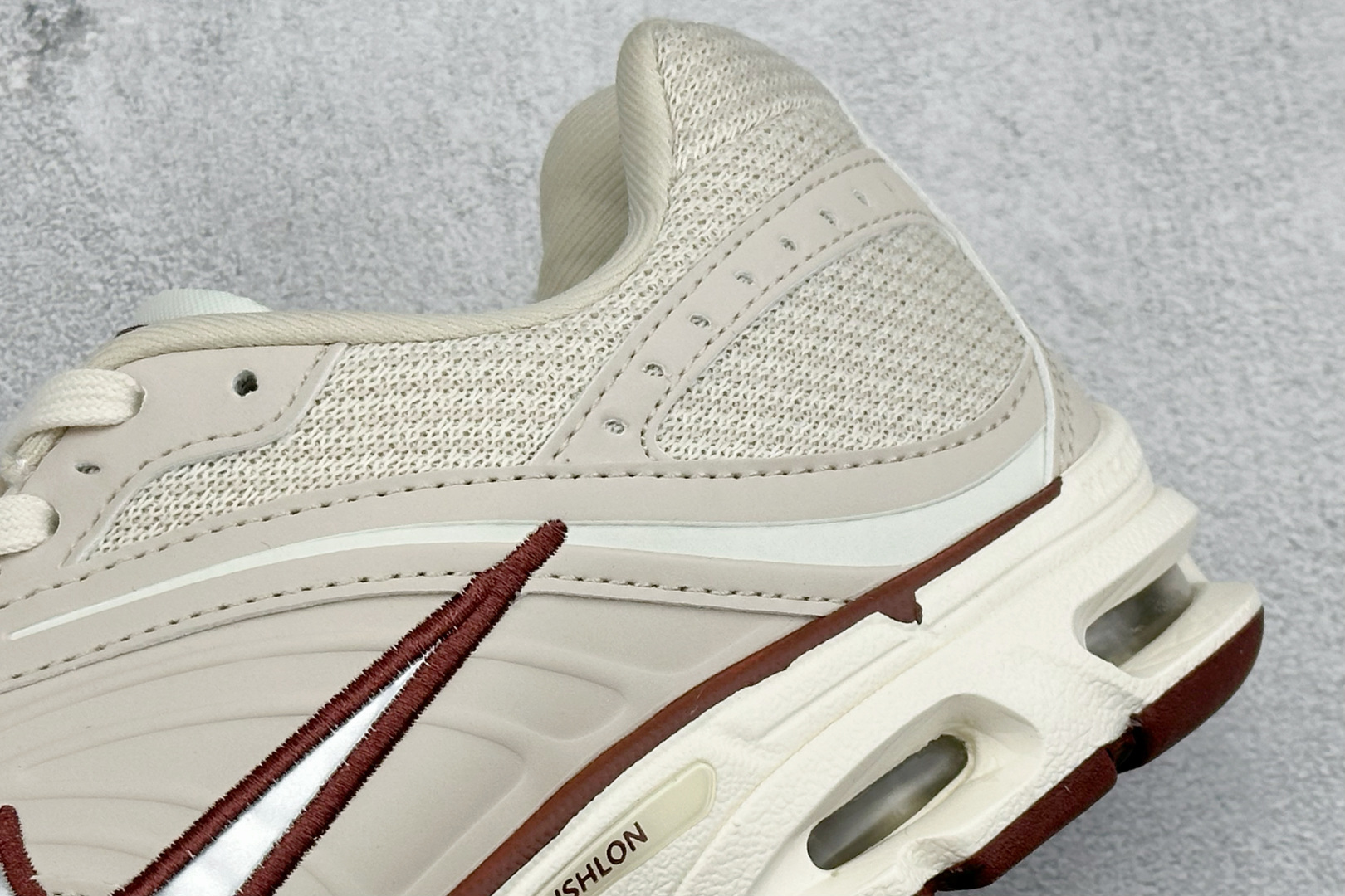 Nike Air Max Moto 2K 耐克新款复古气垫跑步鞋 IM6691-001 Nike Air Max Moto 2K 耐克新款复古气垫跑步鞋 IM6691-001