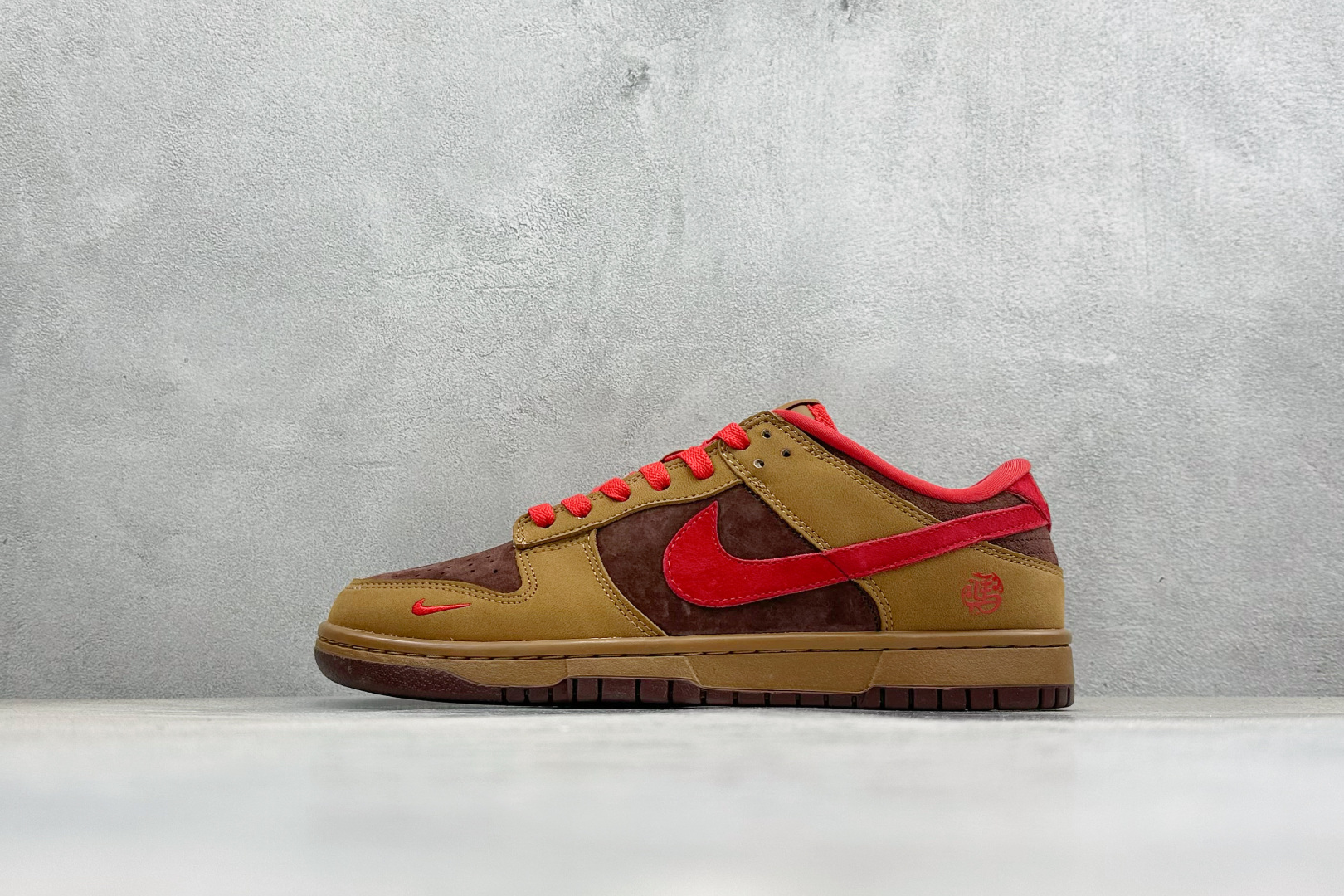 Nike Dunk Low Retro 马年限定 周年高端定制 低帮休闲板鞋 YF9511-926 Nike Dunk Low Retro 马年限定 周年高端定制 低帮休闲板鞋 YF9511-926
