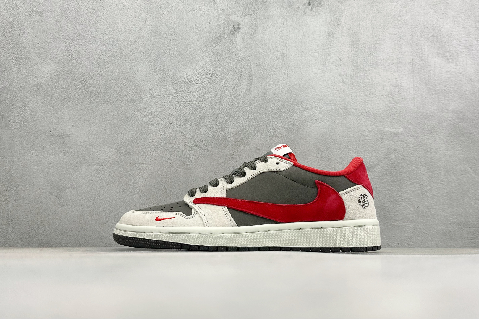 Air Jordan 1 Low AJ1 乔1 马年限定 高端定制 倒钩低帮复古篮球鞋 YF9511-501 Air Jordan 1 Low AJ1 乔1 马年限定 高端定制 倒钩低帮复古篮球鞋 YF9511-501