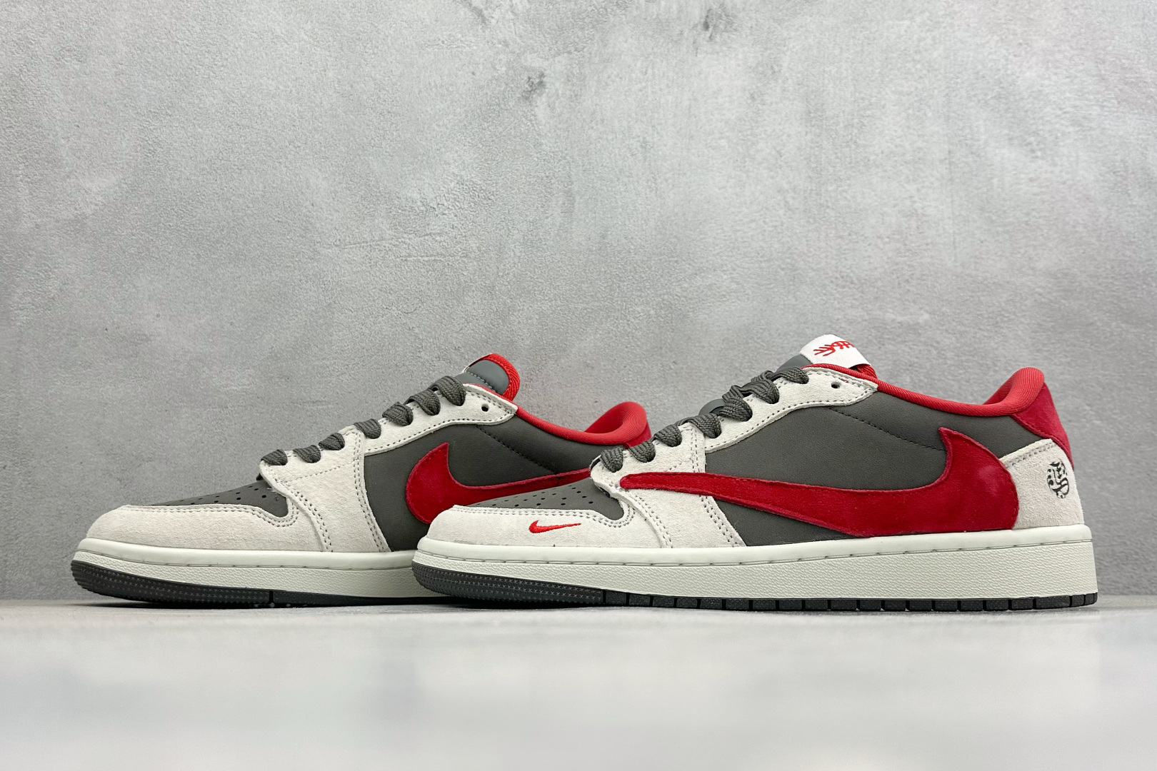 Air Jordan 1 Low AJ1 乔1 马年限定 高端定制 倒钩低帮复古篮球鞋 YF9511-501 Air Jordan 1 Low AJ1 乔1 马年限定 高端定制 倒钩低帮复古篮球鞋 YF9511-501
