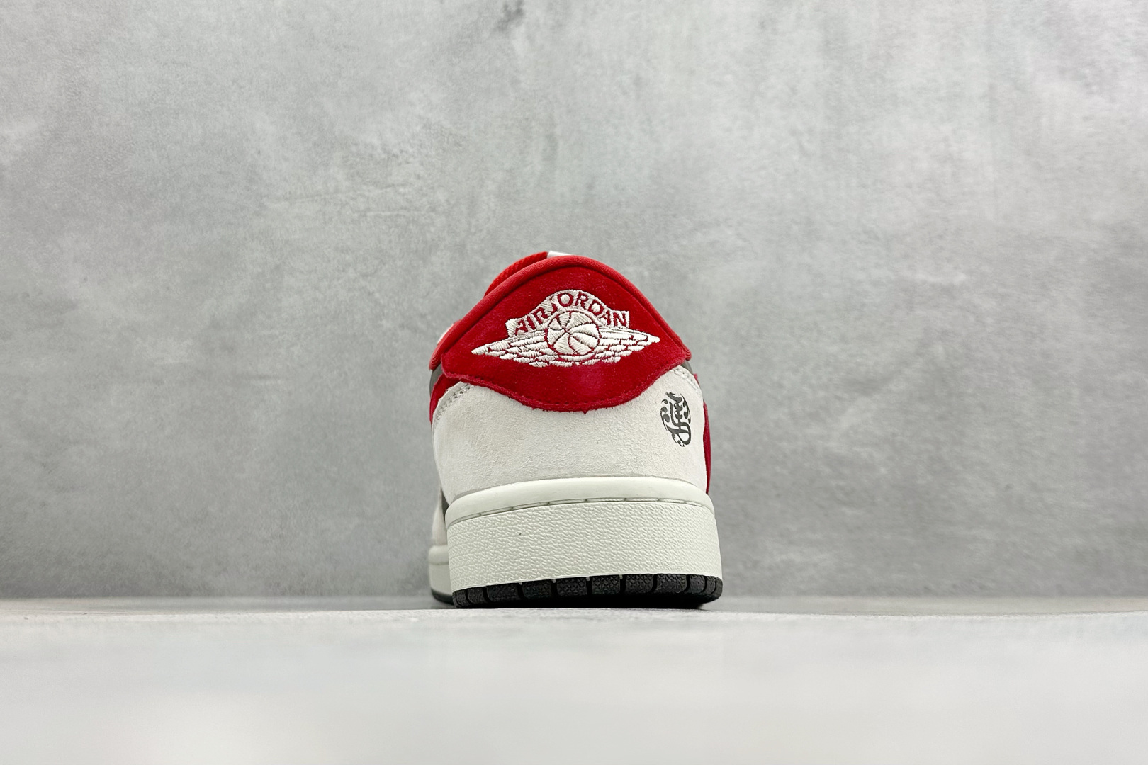Air Jordan 1 Low AJ1 乔1 马年限定 高端定制 倒钩低帮复古篮球鞋 YF9511-501 Air Jordan 1 Low AJ1 乔1 马年限定 高端定制 倒钩低帮复古篮球鞋 YF9511-501