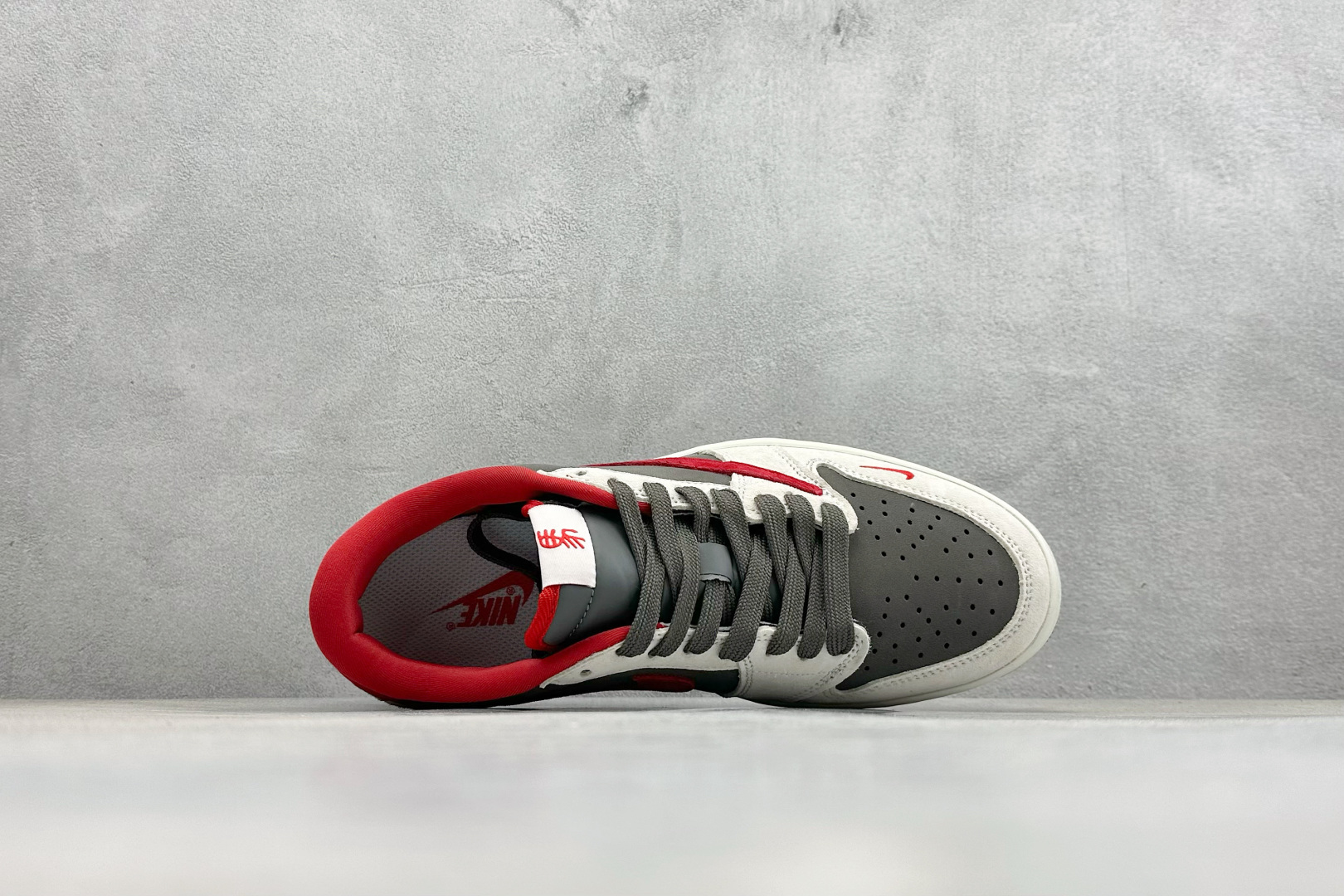 Air Jordan 1 Low AJ1 乔1 马年限定 高端定制 倒钩低帮复古篮球鞋 YF9511-501 Air Jordan 1 Low AJ1 乔1 马年限定 高端定制 倒钩低帮复古篮球鞋 YF9511-501