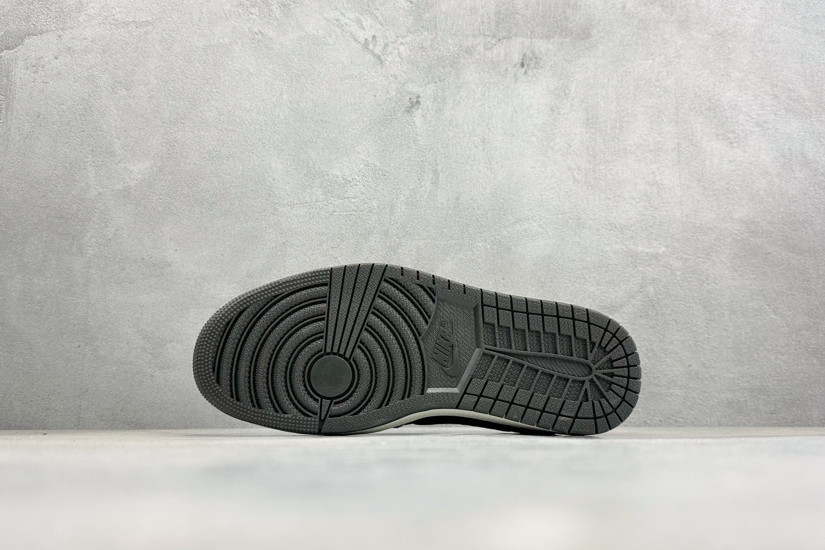 Air Jordan 1 Low AJ1 乔1 马年限定 高端定制 倒钩低帮复古篮球鞋 YF9511-501 Air Jordan 1 Low AJ1 乔1 马年限定 高端定制 倒钩低帮复古篮球鞋 YF9511-501