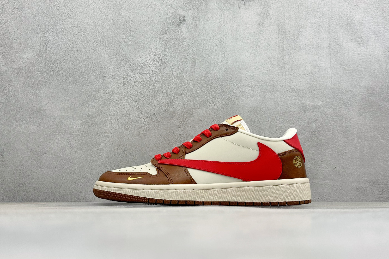 Air Jordan 1 Low AJ1 乔1 马年限定 高端定制 倒钩低帮复古篮球鞋 YF9511-500 Air Jordan 1 Low AJ1 乔1 马年限定 高端定制 倒钩低帮复古篮球鞋 YF9511-500