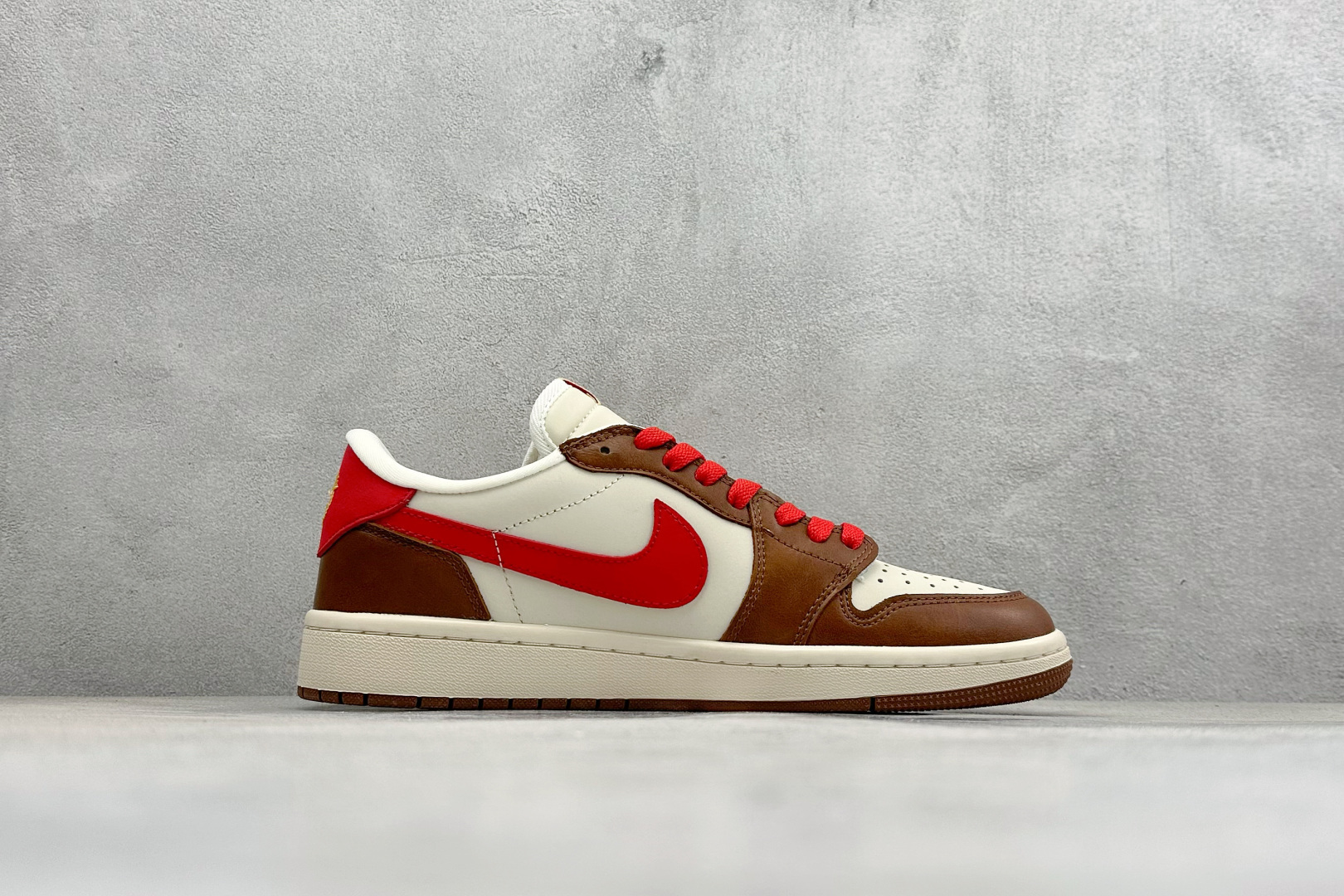 Air Jordan 1 Low AJ1 乔1 马年限定 高端定制 倒钩低帮复古篮球鞋 YF9511-500 Air Jordan 1 Low AJ1 乔1 马年限定 高端定制 倒钩低帮复古篮球鞋 YF9511-500