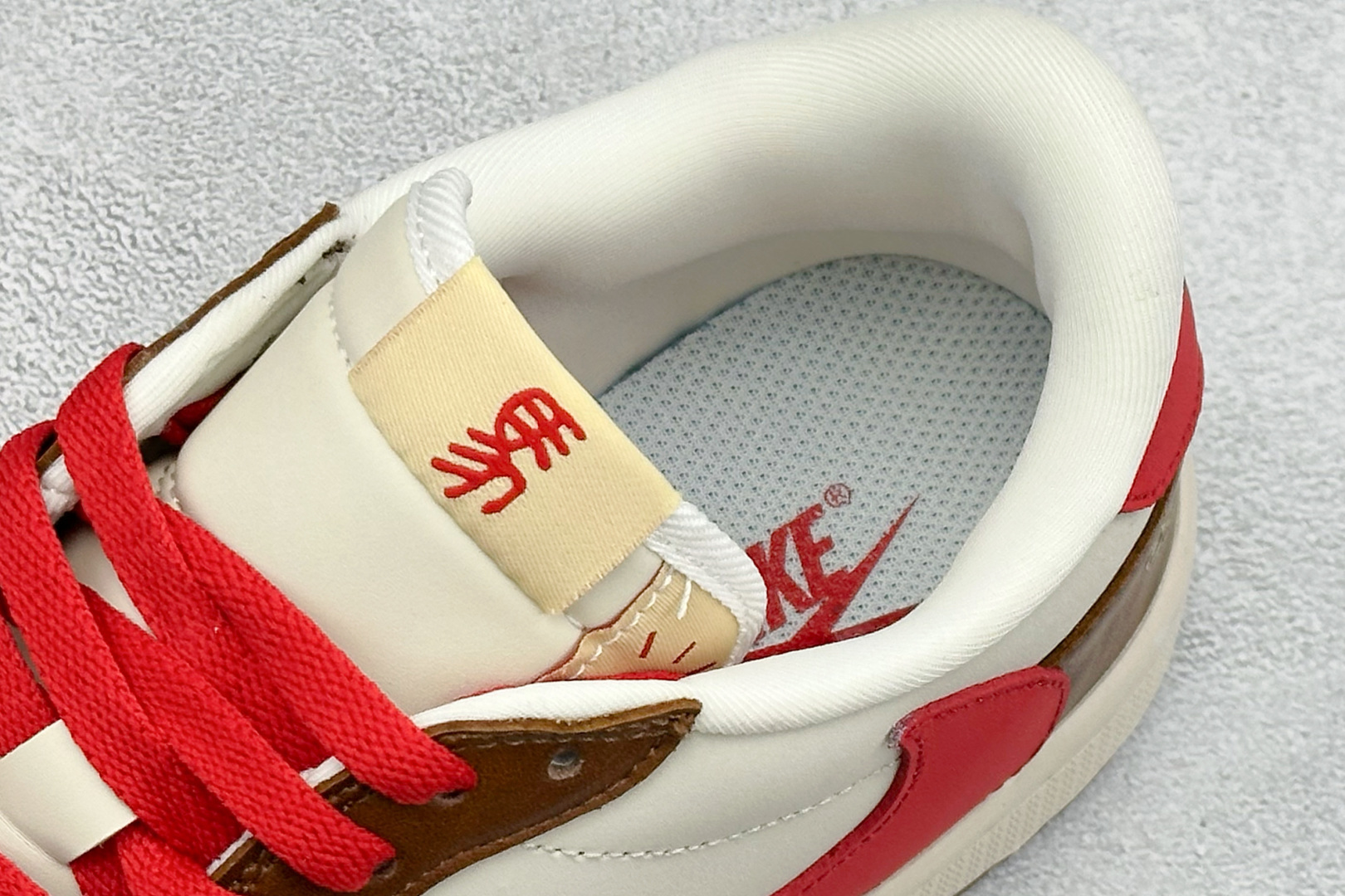 Air Jordan 1 Low AJ1 乔1 马年限定 高端定制 倒钩低帮复古篮球鞋 YF9511-500 Air Jordan 1 Low AJ1 乔1 马年限定 高端定制 倒钩低帮复古篮球鞋 YF9511-500