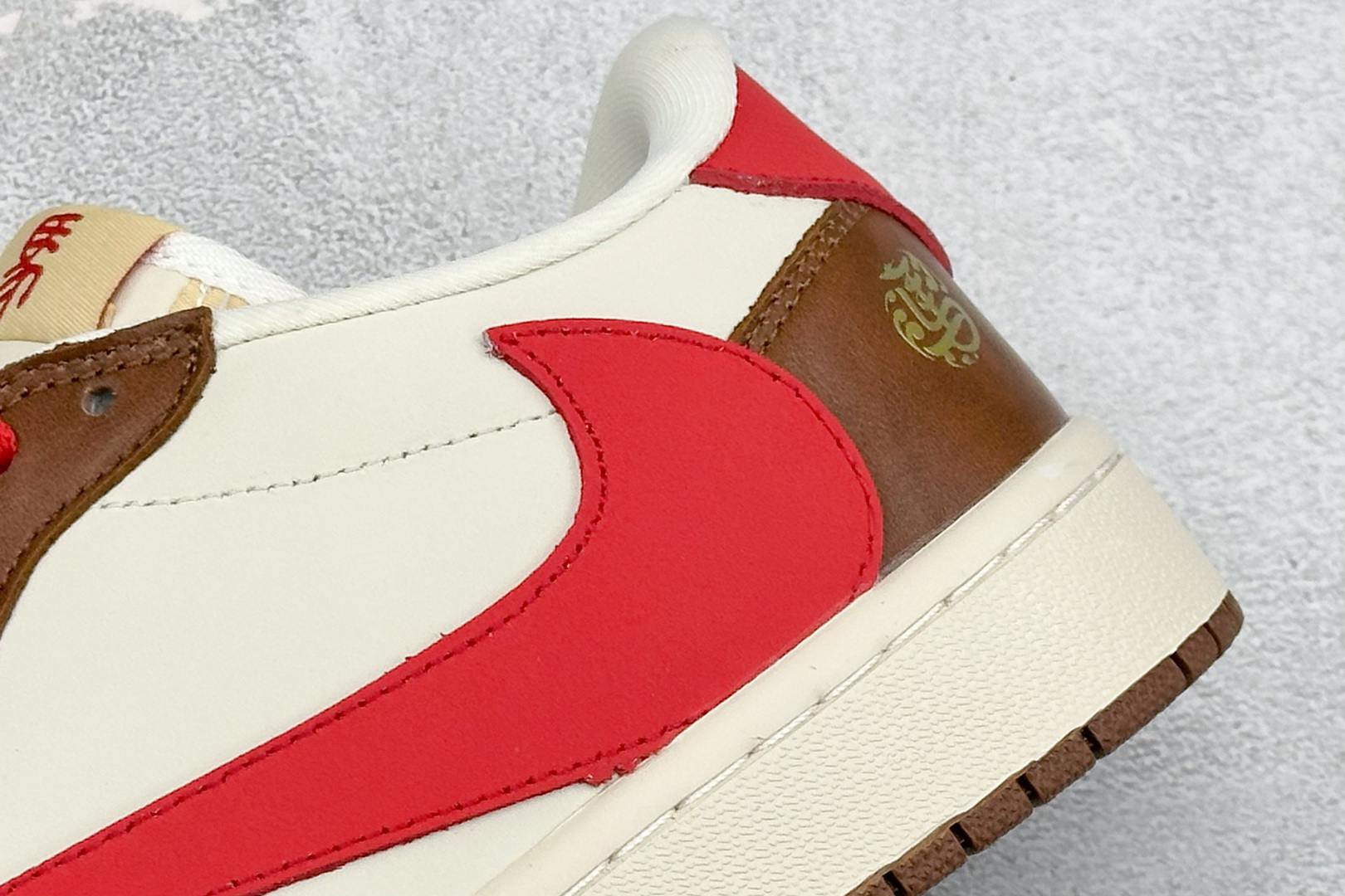 Air Jordan 1 Low AJ1 乔1 马年限定 高端定制 倒钩低帮复古篮球鞋 YF9511-500 Air Jordan 1 Low AJ1 乔1 马年限定 高端定制 倒钩低帮复古篮球鞋 YF9511-500