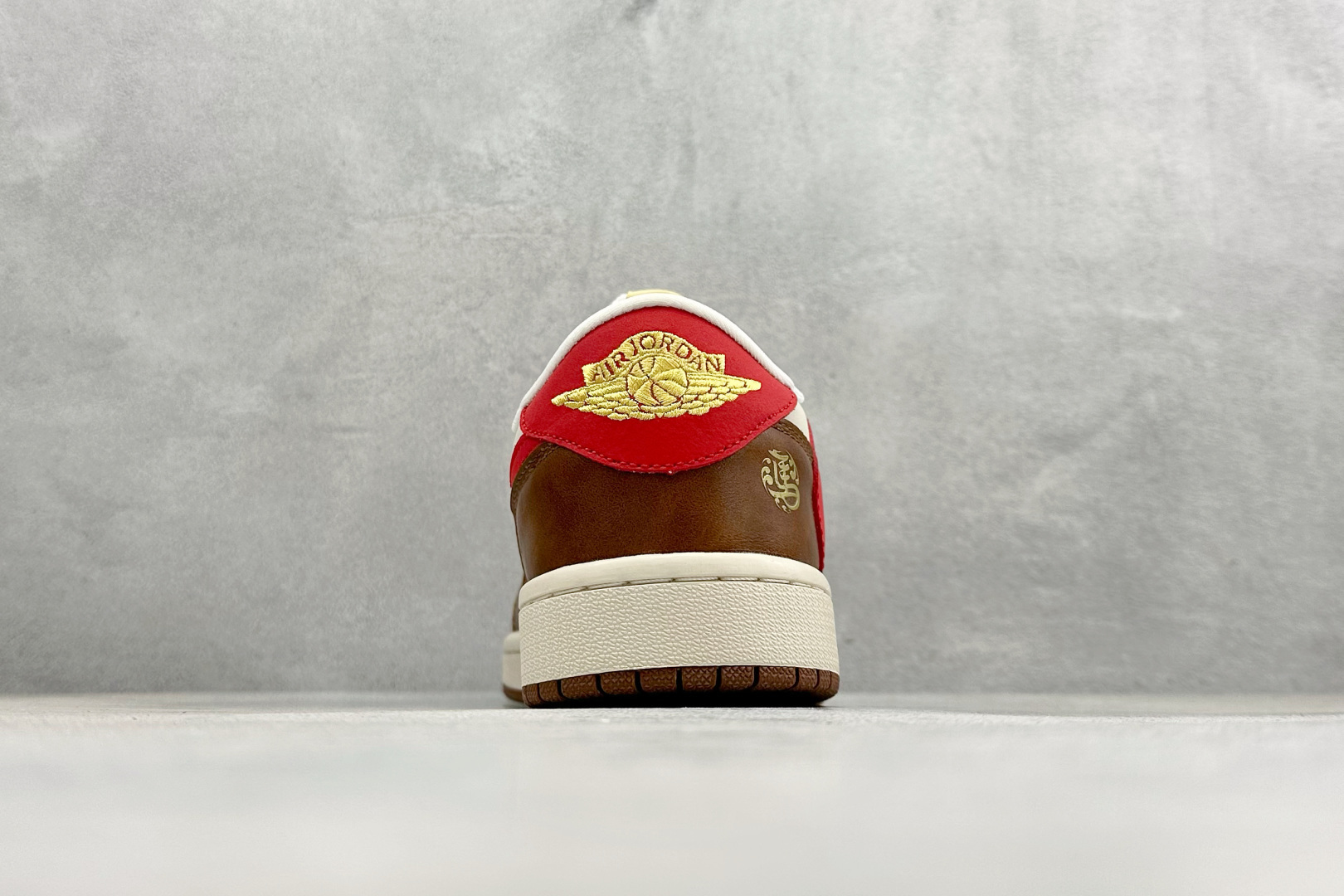 Air Jordan 1 Low AJ1 乔1 马年限定 高端定制 倒钩低帮复古篮球鞋 YF9511-500 Air Jordan 1 Low AJ1 乔1 马年限定 高端定制 倒钩低帮复古篮球鞋 YF9511-500