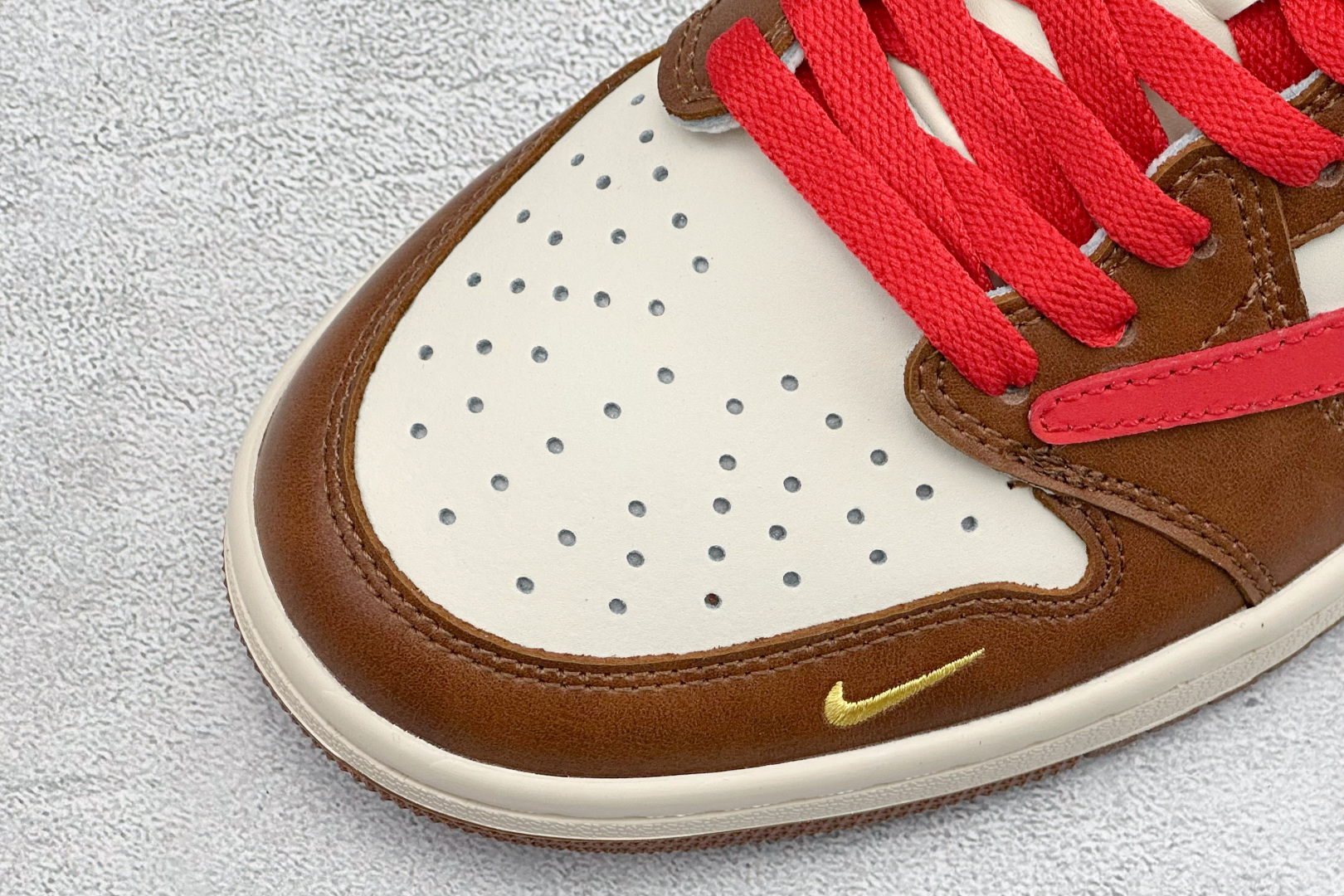 Air Jordan 1 Low AJ1 乔1 马年限定 高端定制 倒钩低帮复古篮球鞋 YF9511-500 Air Jordan 1 Low AJ1 乔1 马年限定 高端定制 倒钩低帮复古篮球鞋 YF9511-500