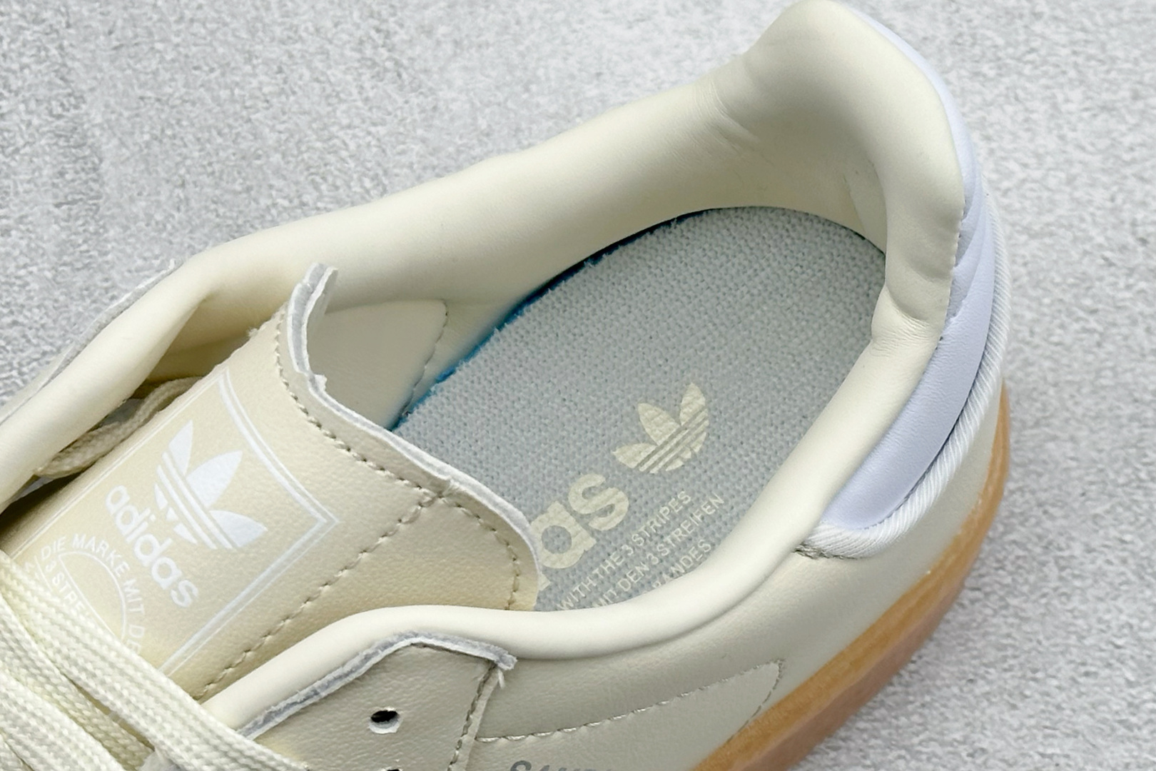 XH版Adidas originals SAMBAE VALENTINE W 百搭单品 复古桑巴板鞋 ID0434 XH版Adidas originals SAMBAE VALENTINE W 百搭单品 复古桑巴板鞋 ID0434