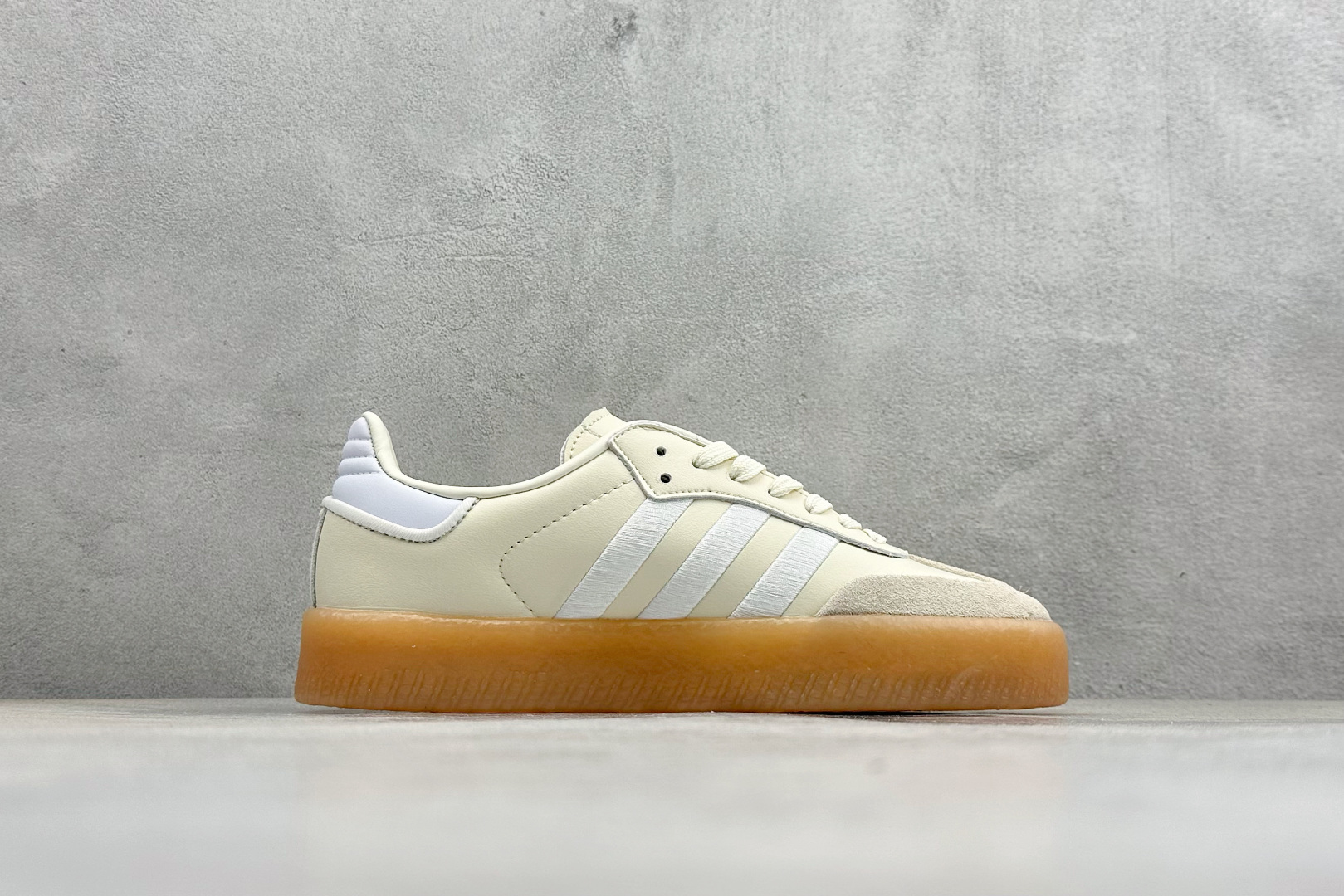 XH版Adidas originals SAMBAE VALENTINE W 百搭单品 复古桑巴板鞋 ID0434 XH版Adidas originals SAMBAE VALENTINE W 百搭单品 复古桑巴板鞋 ID0434