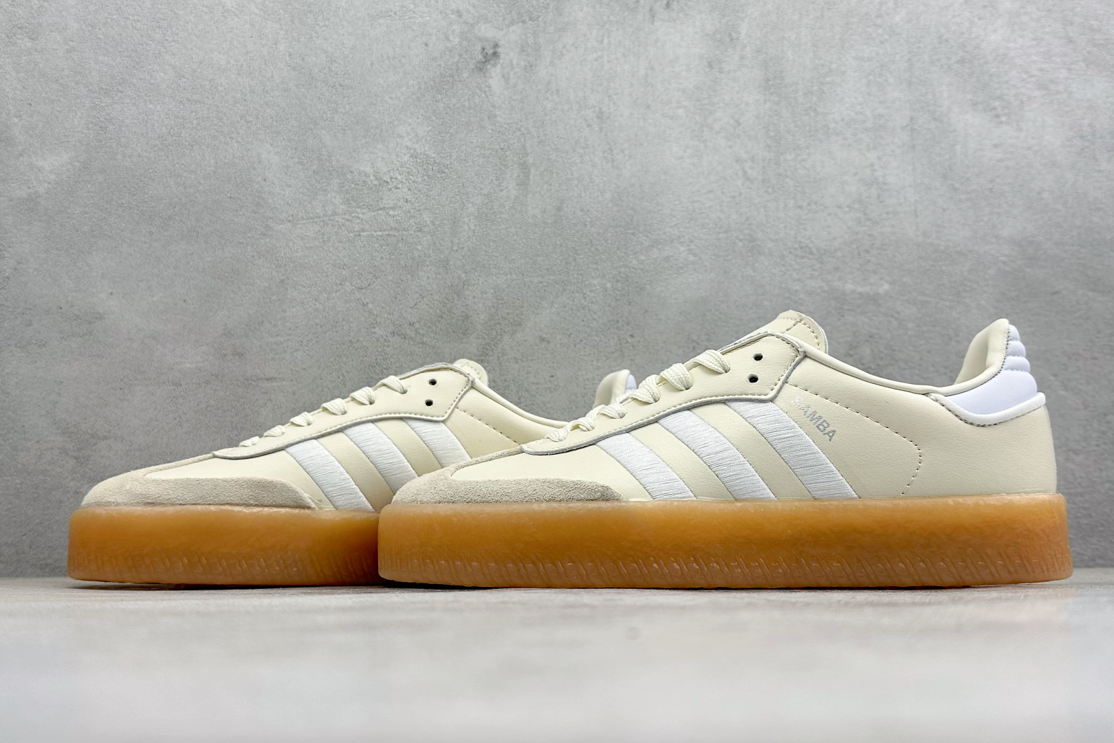 XH版Adidas originals SAMBAE VALENTINE W 百搭单品 复古桑巴板鞋 ID0434 XH版Adidas originals SAMBAE VALENTINE W 百搭单品 复古桑巴板鞋 ID0434