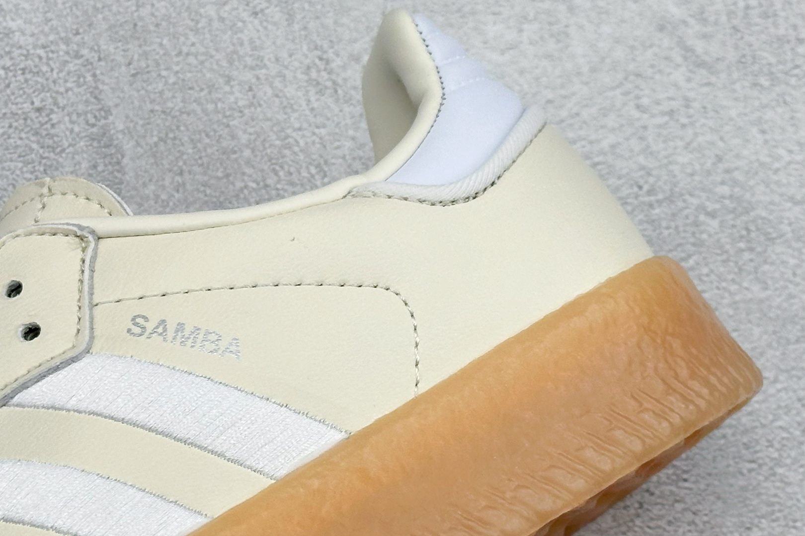 XH版Adidas originals SAMBAE VALENTINE W 百搭单品 复古桑巴板鞋 ID0434 XH版Adidas originals SAMBAE VALENTINE W 百搭单品 复古桑巴板鞋 ID0434