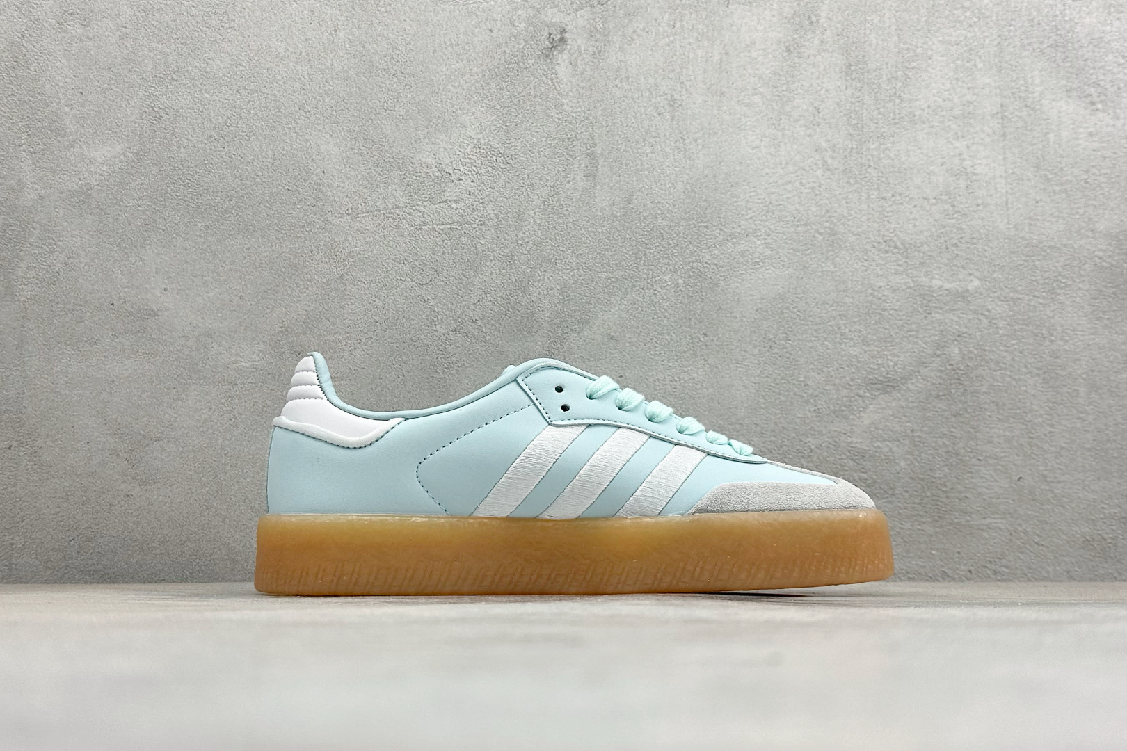 XH版Adidas originals SAMBAE VALENTINE W 百搭单品 复古桑巴板鞋 ID0435 XH版Adidas originals SAMBAE VALENTINE W 百搭单品 复古桑巴板鞋 ID0435