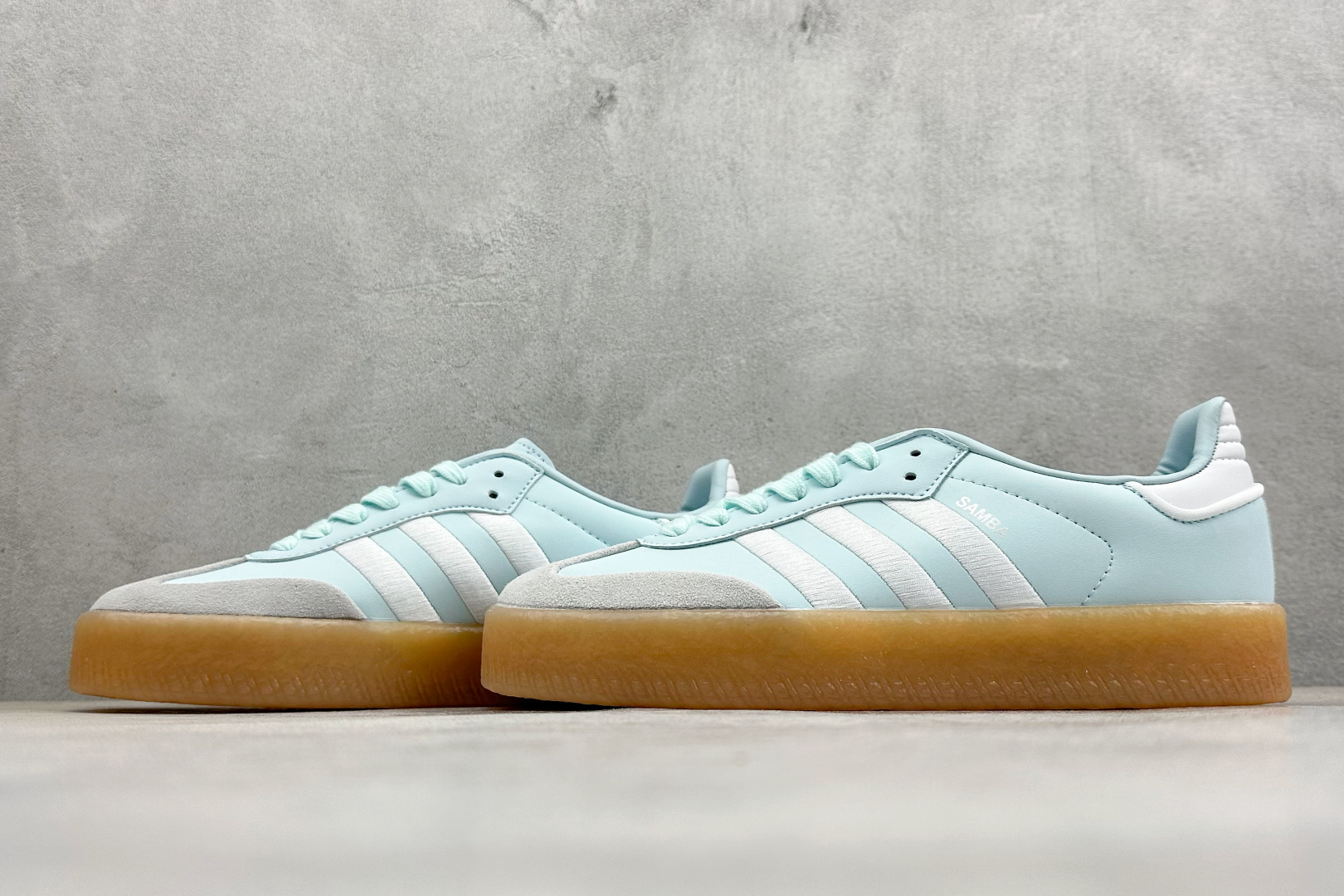 XH版Adidas originals SAMBAE VALENTINE W 百搭单品 复古桑巴板鞋 ID0435 XH版Adidas originals SAMBAE VALENTINE W 百搭单品 复古桑巴板鞋 ID0435