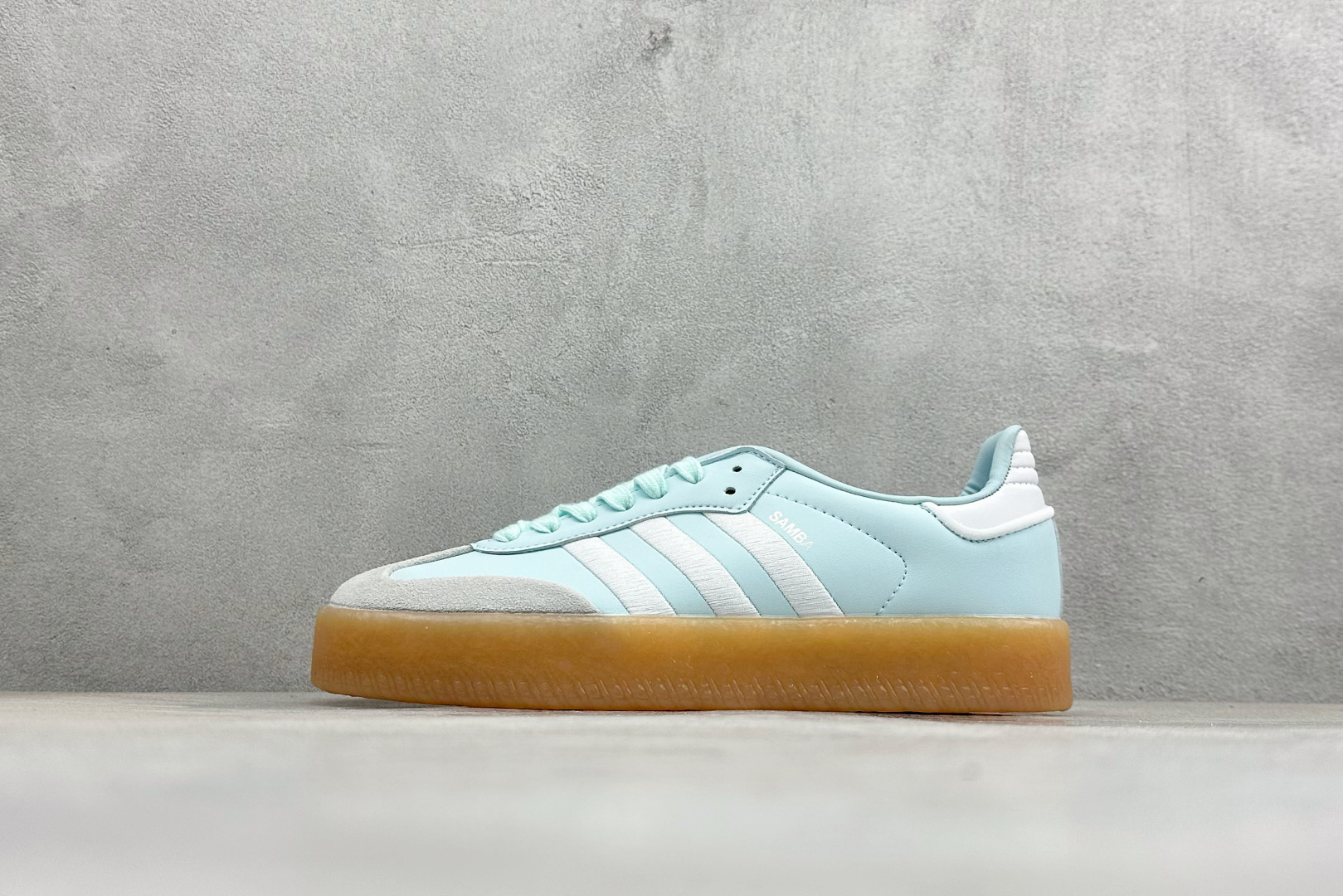 XH版Adidas originals SAMBAE VALENTINE W 百搭单品 复古桑巴板鞋 ID0435 XH版Adidas originals SAMBAE VALENTINE W 百搭单品 复古桑巴板鞋 ID0435