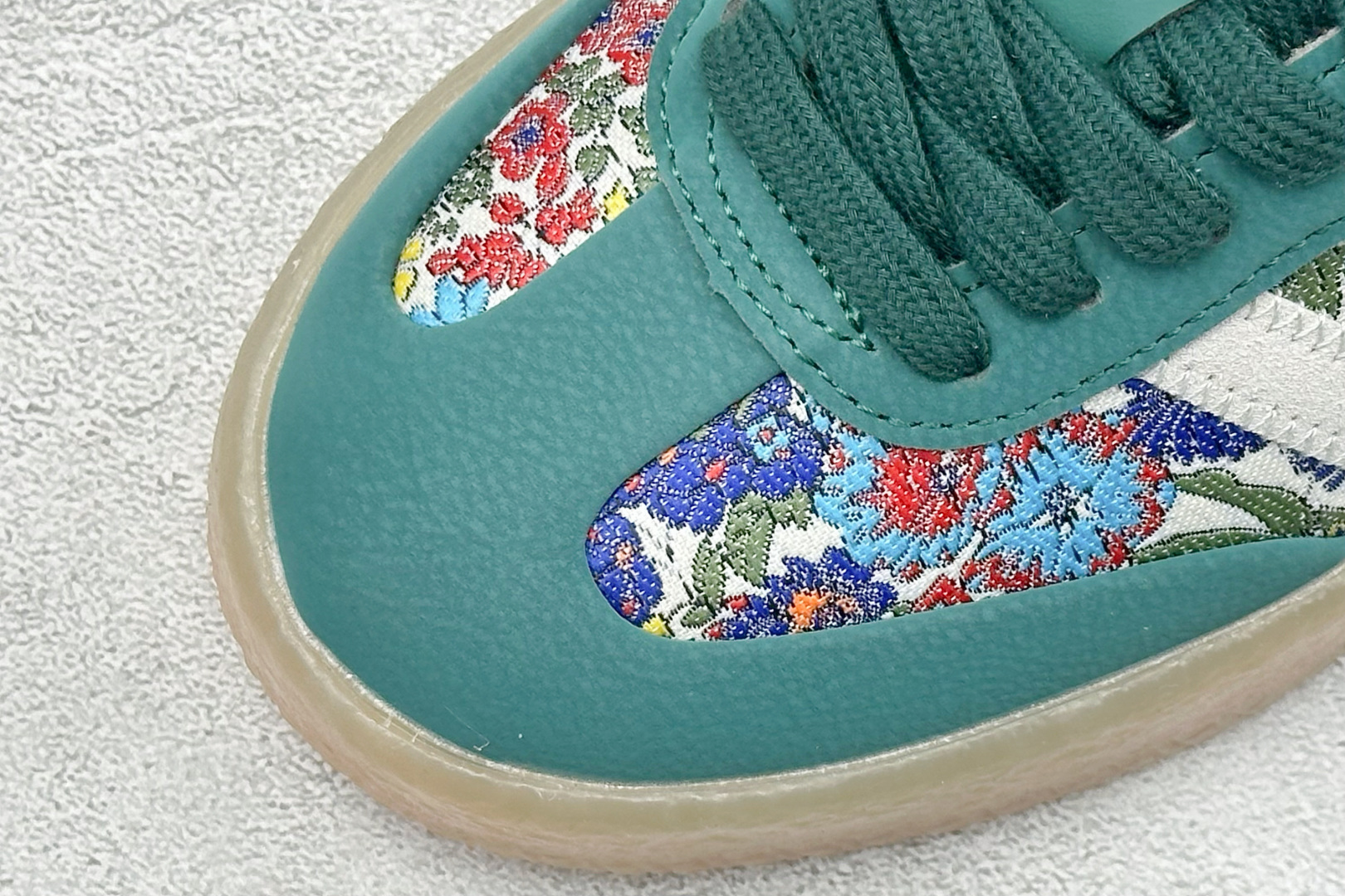 XH版Adidas originals SAMBAE VALENTINE W 百搭单品 复古桑巴板鞋 JH7289