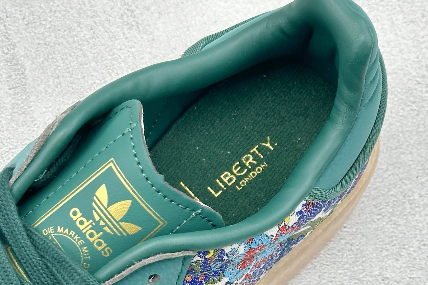 XH版Adidas originals SAMBAE VALENTINE W 百搭单品 复古桑巴板鞋 JH7289