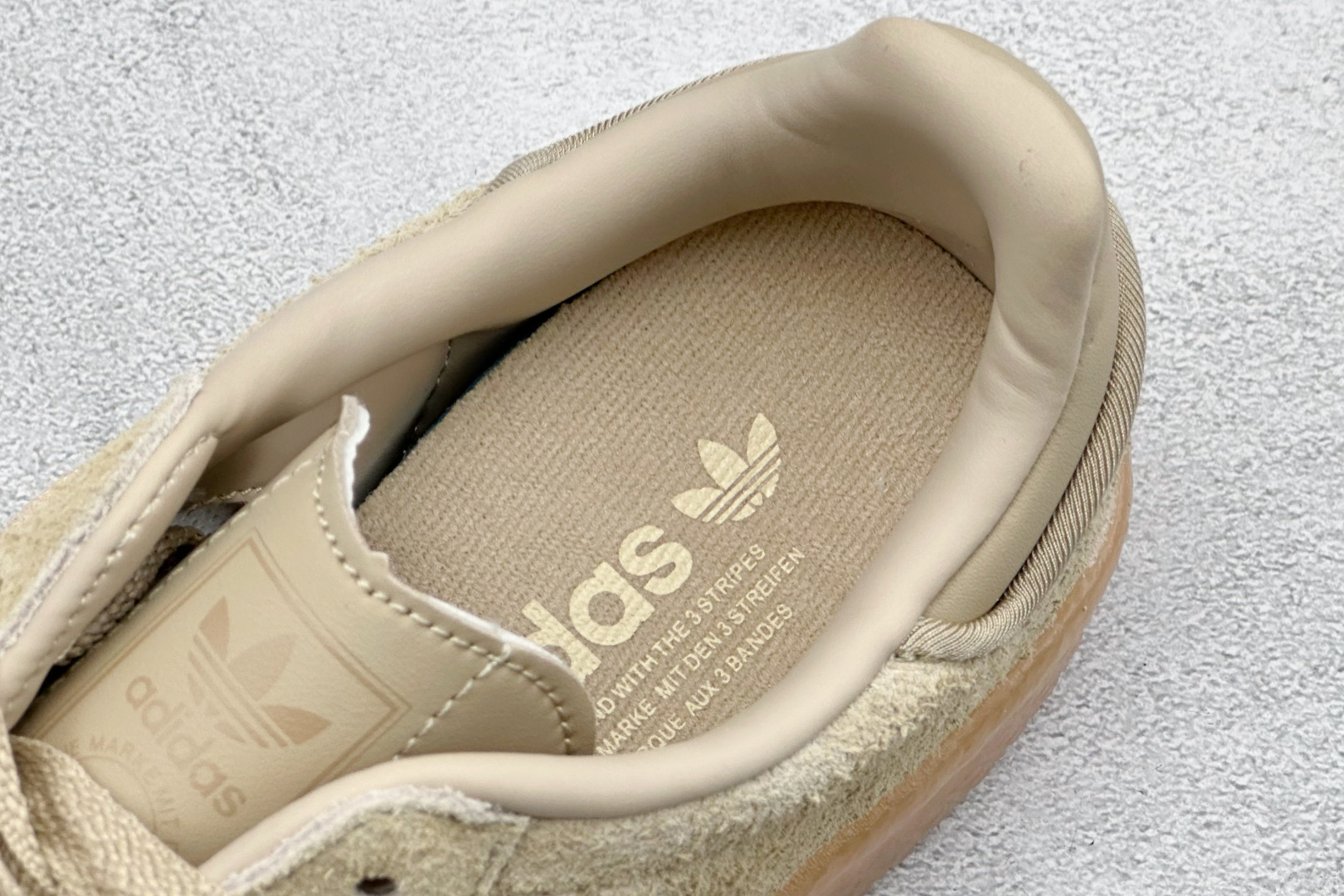 XH版Adidas originals SAMBAE VALENTINE W 百搭单品 复古桑巴板鞋 JQ0254 XH版Adidas originals SAMBAE VALENTINE W 百搭单品 复古桑巴板鞋 JQ0254