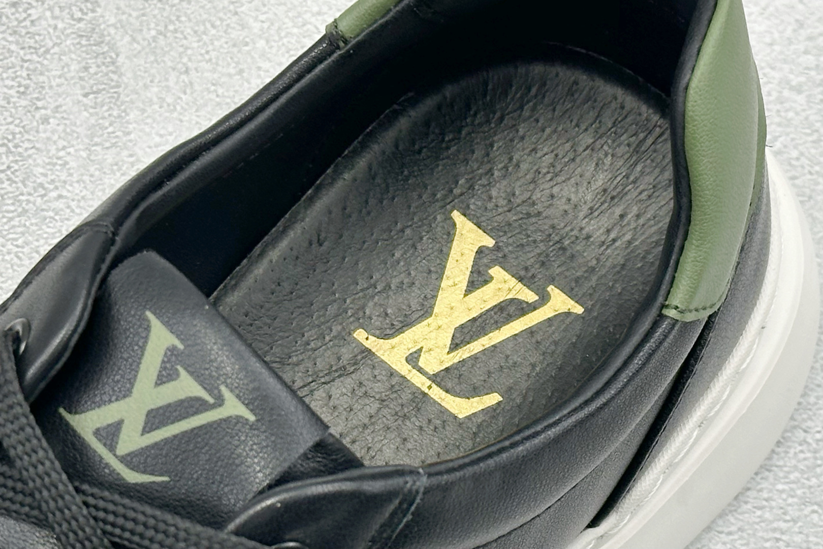 Louis Vuitton LV男鞋路易威登休闲文化运动板鞋系列 Louis Vuitton LV男鞋路易威登休闲文化运动板鞋系列
