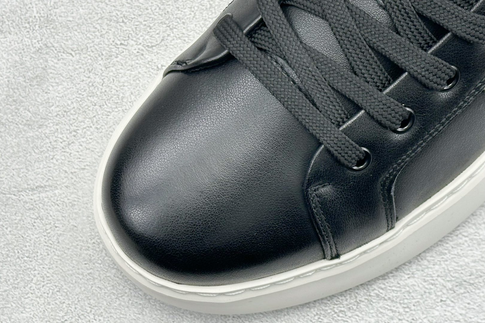 Louis Vuitton LV男鞋路易威登休闲文化运动板鞋系列 Louis Vuitton LV男鞋路易威登休闲文化运动板鞋系列