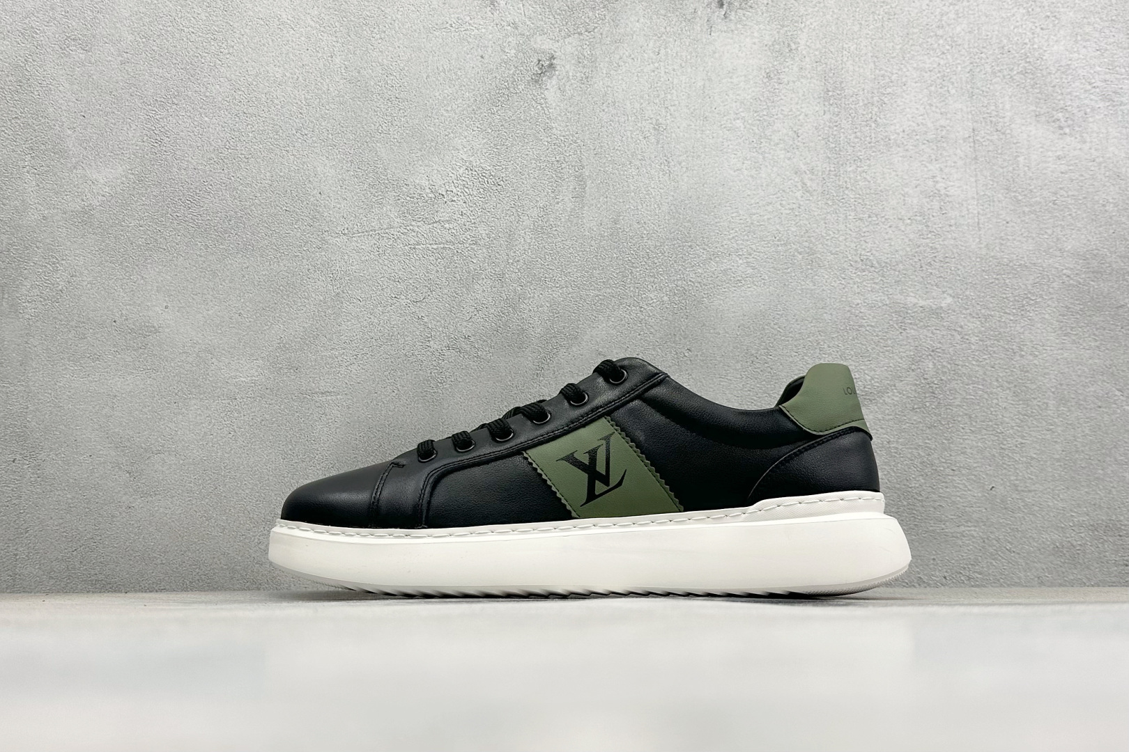 Louis Vuitton LV男鞋路易威登休闲文化运动板鞋系列 Louis Vuitton LV男鞋路易威登休闲文化运动板鞋系列