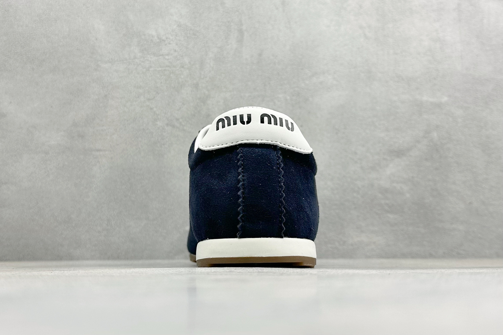 MiuMiu Plume 缪缪平底系带薄底低帮生活休闲德训鞋 蓝色 MiuMiu Plume 缪缪平底系带薄底低帮生活休闲德训鞋 蓝色