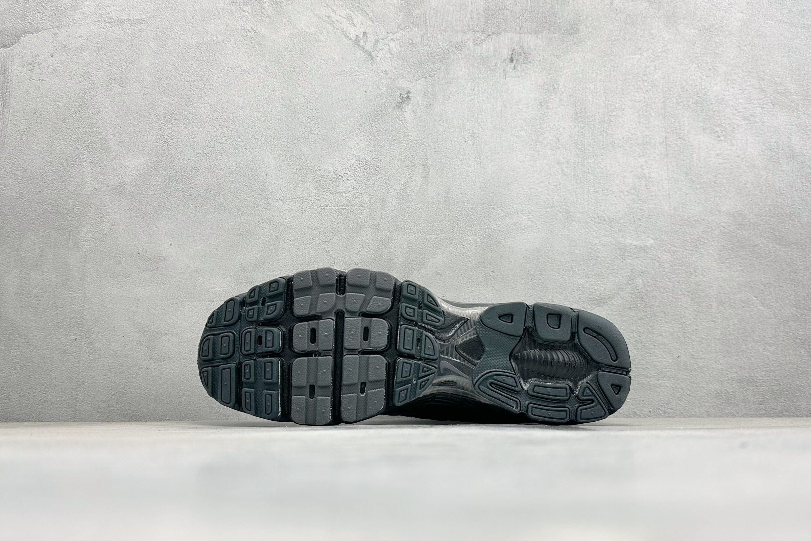 Nike Air Max Moto 2K 耐克新款复古气垫跑步鞋 IO9279-001 Nike Air Max Moto 2K 耐克新款复古气垫跑步鞋 IO9279-001
