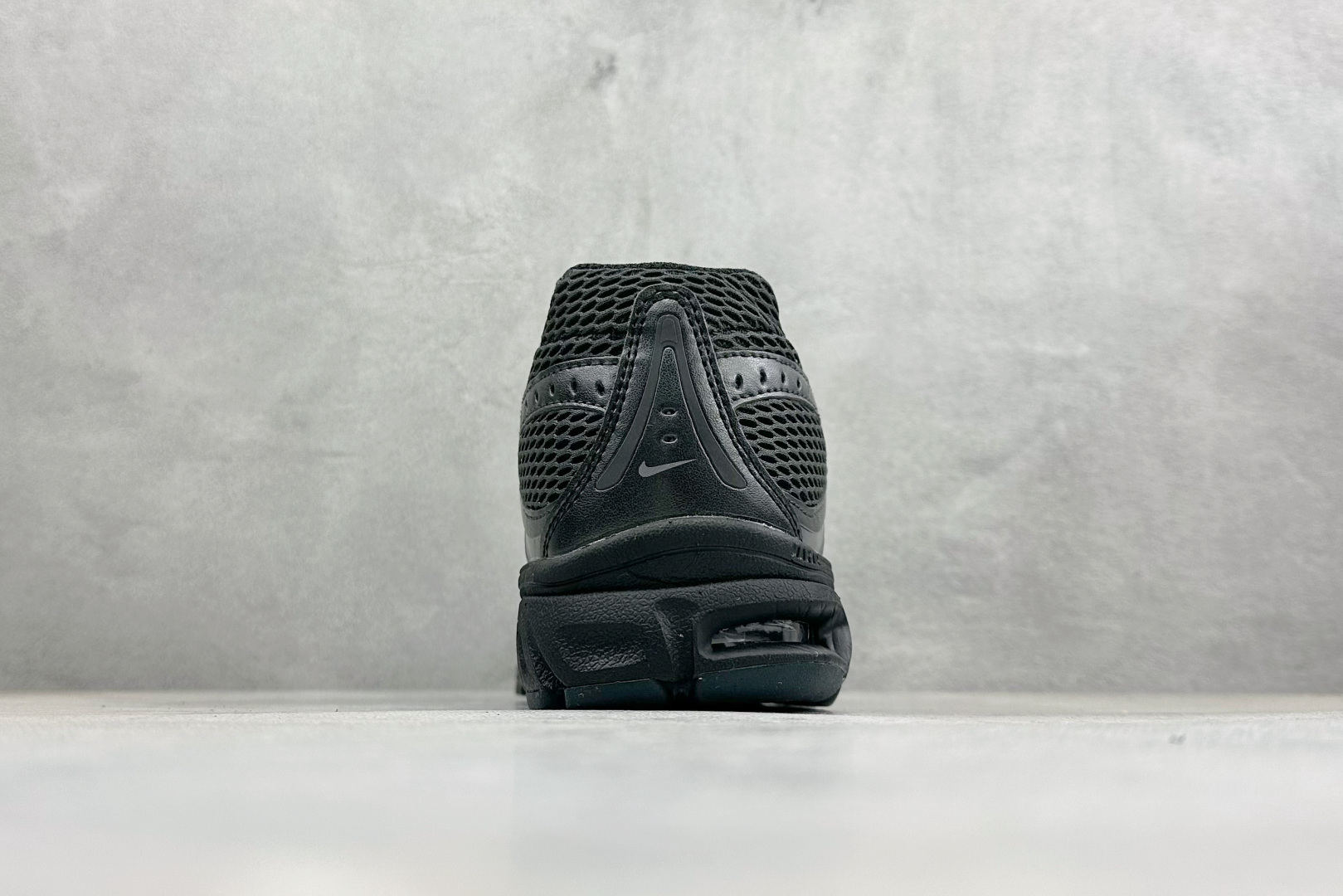 Nike Air Max Moto 2K 耐克新款复古气垫跑步鞋 IO9279-001 Nike Air Max Moto 2K 耐克新款复古气垫跑步鞋 IO9279-001