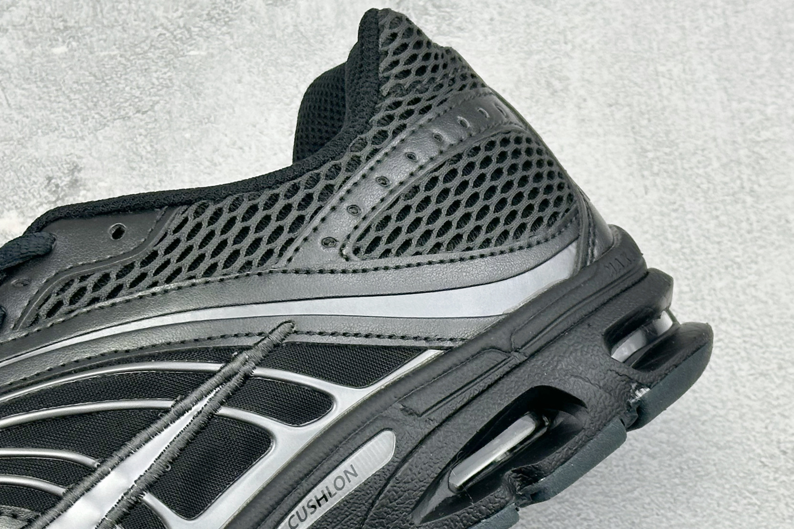 Nike Air Max Moto 2K 耐克新款复古气垫跑步鞋 IO9279-001 Nike Air Max Moto 2K 耐克新款复古气垫跑步鞋 IO9279-001