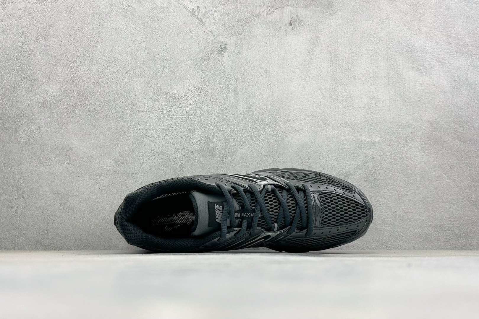Nike Air Max Moto 2K 耐克新款复古气垫跑步鞋 IO9279-001 Nike Air Max Moto 2K 耐克新款复古气垫跑步鞋 IO9279-001