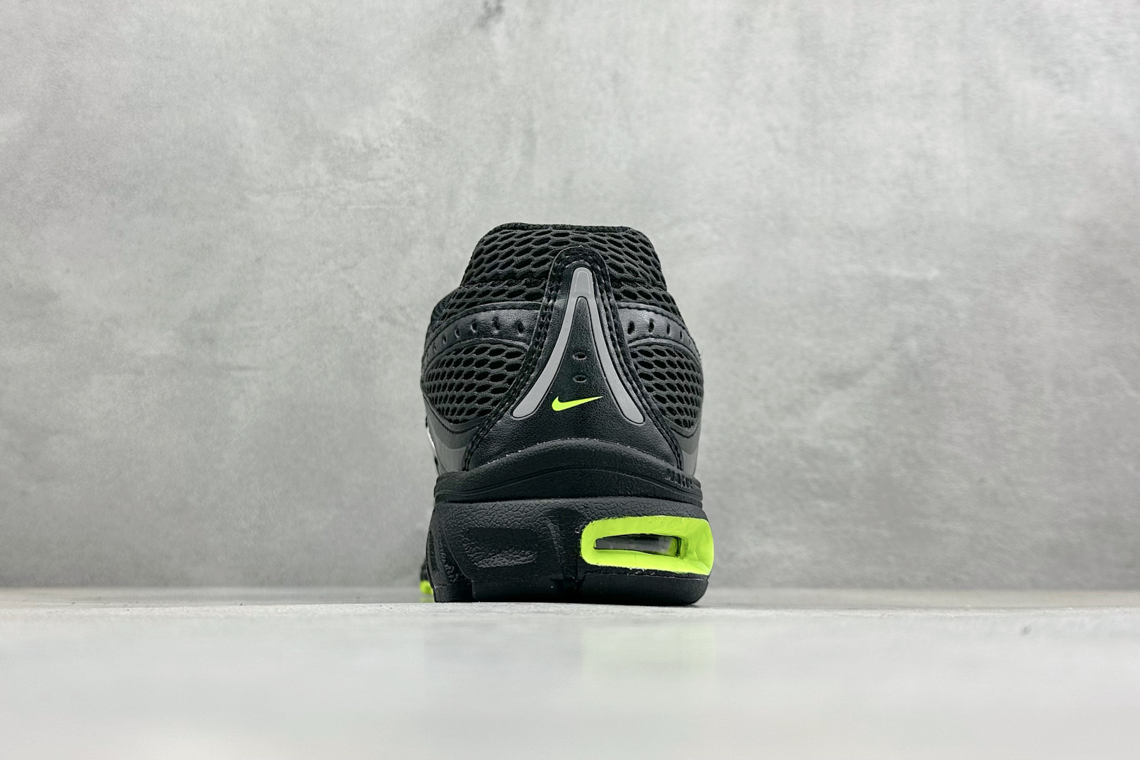 Nike Air Max Moto 2K 耐克新款复古气垫跑步鞋 IO9279-002 Nike Air Max Moto 2K 耐克新款复古气垫跑步鞋 IO9279-002