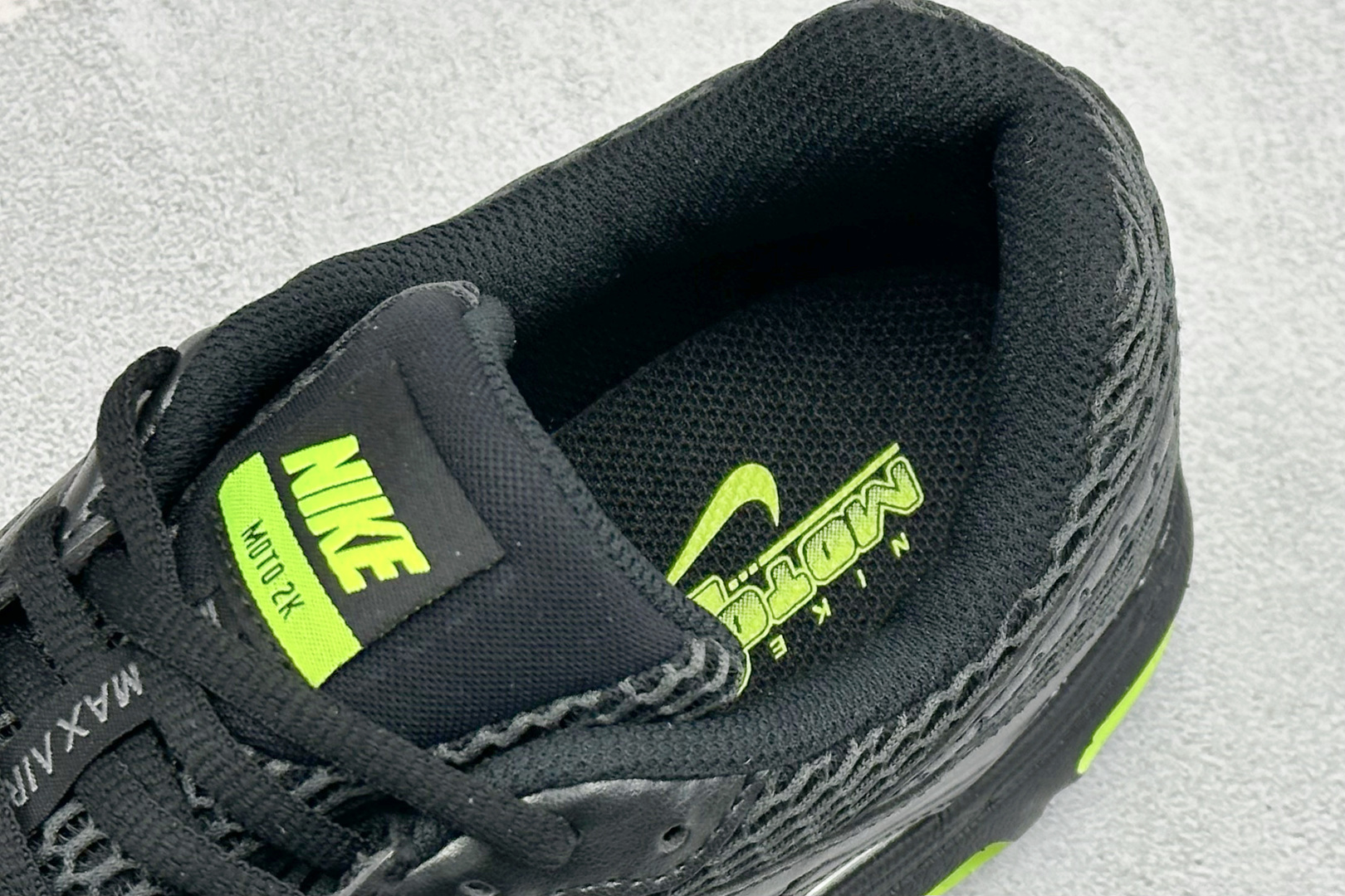 Nike Air Max Moto 2K 耐克新款复古气垫跑步鞋 IO9279-002 Nike Air Max Moto 2K 耐克新款复古气垫跑步鞋 IO9279-002