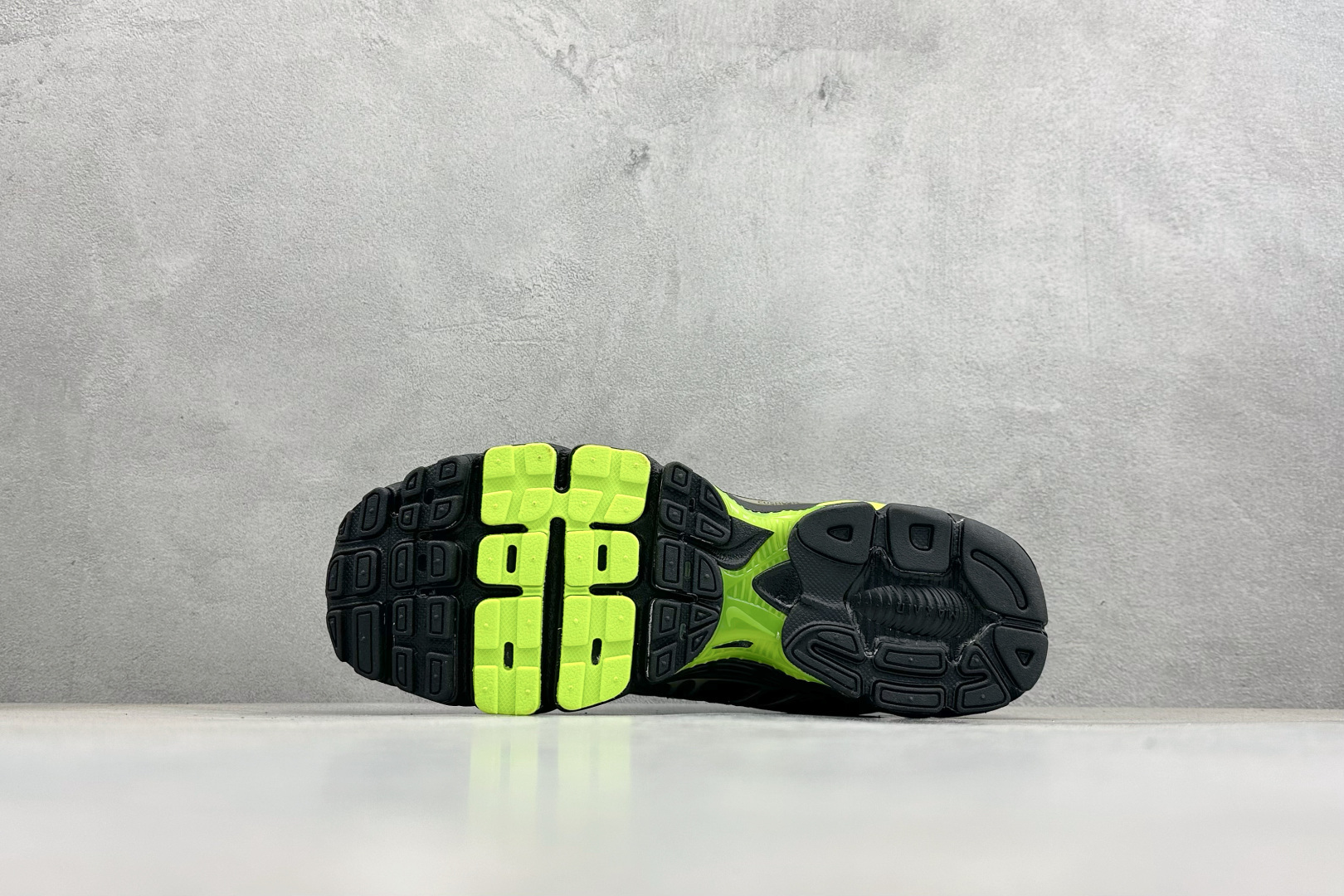 Nike Air Max Moto 2K 耐克新款复古气垫跑步鞋 IO9279-002 Nike Air Max Moto 2K 耐克新款复古气垫跑步鞋 IO9279-002