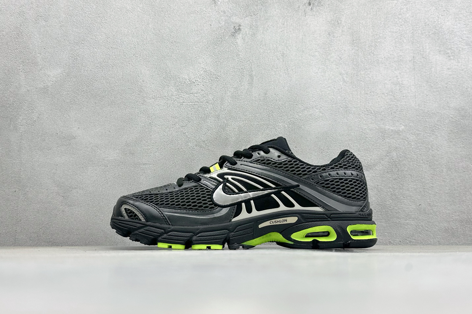 Nike Air Max Moto 2K 耐克新款复古气垫跑步鞋 IO9279-002 Nike Air Max Moto 2K 耐克新款复古气垫跑步鞋 IO9279-002