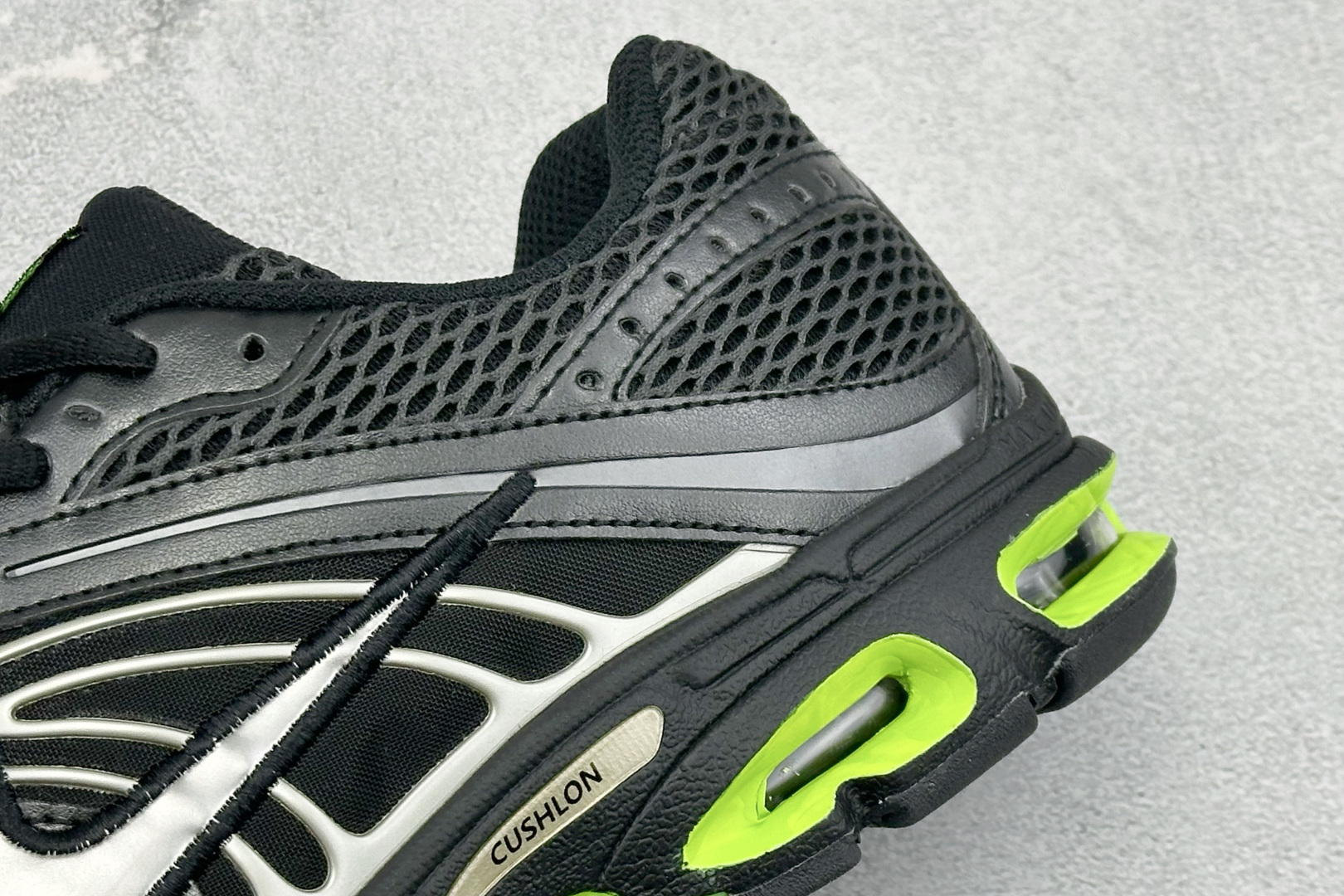 Nike Air Max Moto 2K 耐克新款复古气垫跑步鞋 IO9279-002 Nike Air Max Moto 2K 耐克新款复古气垫跑步鞋 IO9279-002