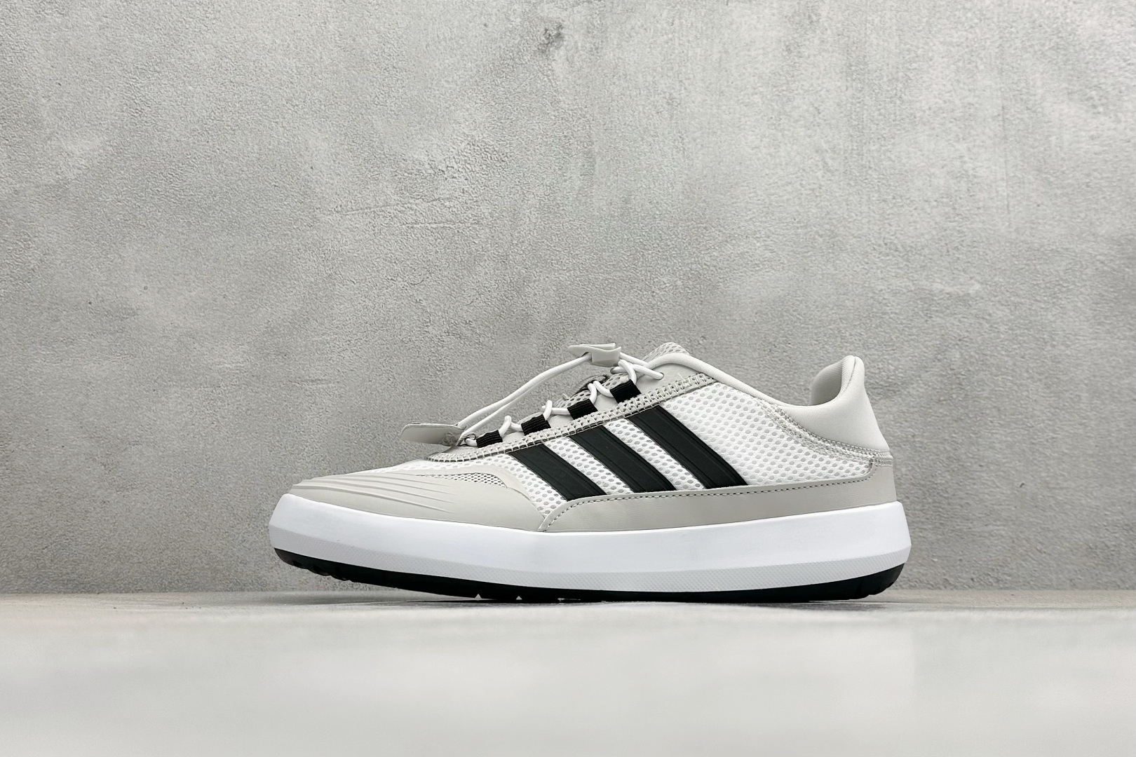 Adidas Roamboat 轻便舒适防滑耐磨 低帮跑步鞋 JP6630 Adidas Roamboat 轻便舒适防滑耐磨 低帮跑步鞋 JP6630