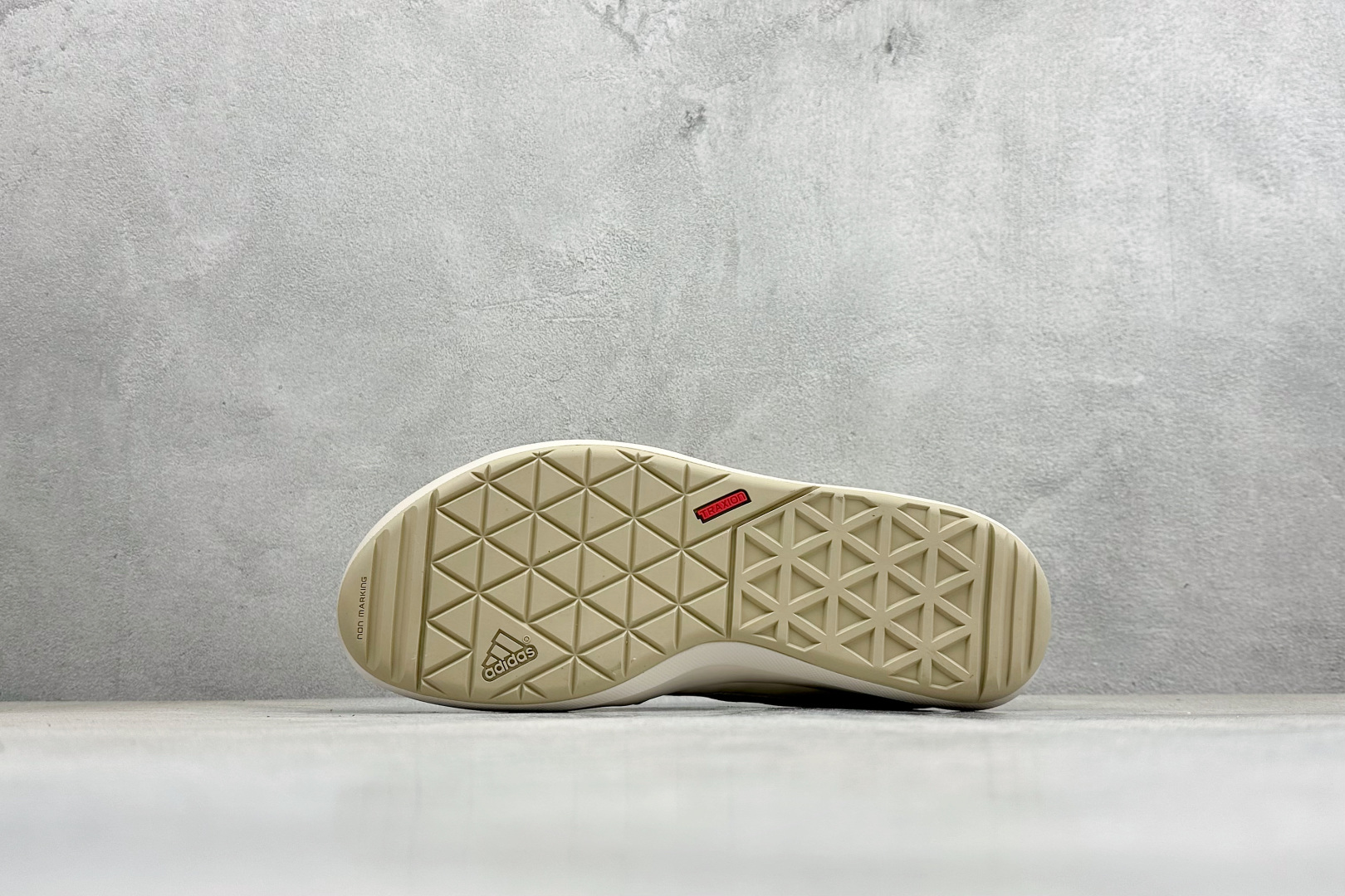 Adidas Roamboat 轻便舒适防滑耐磨 低帮跑步鞋 JH9757 Adidas Roamboat 轻便舒适防滑耐磨 低帮跑步鞋 JH9757
