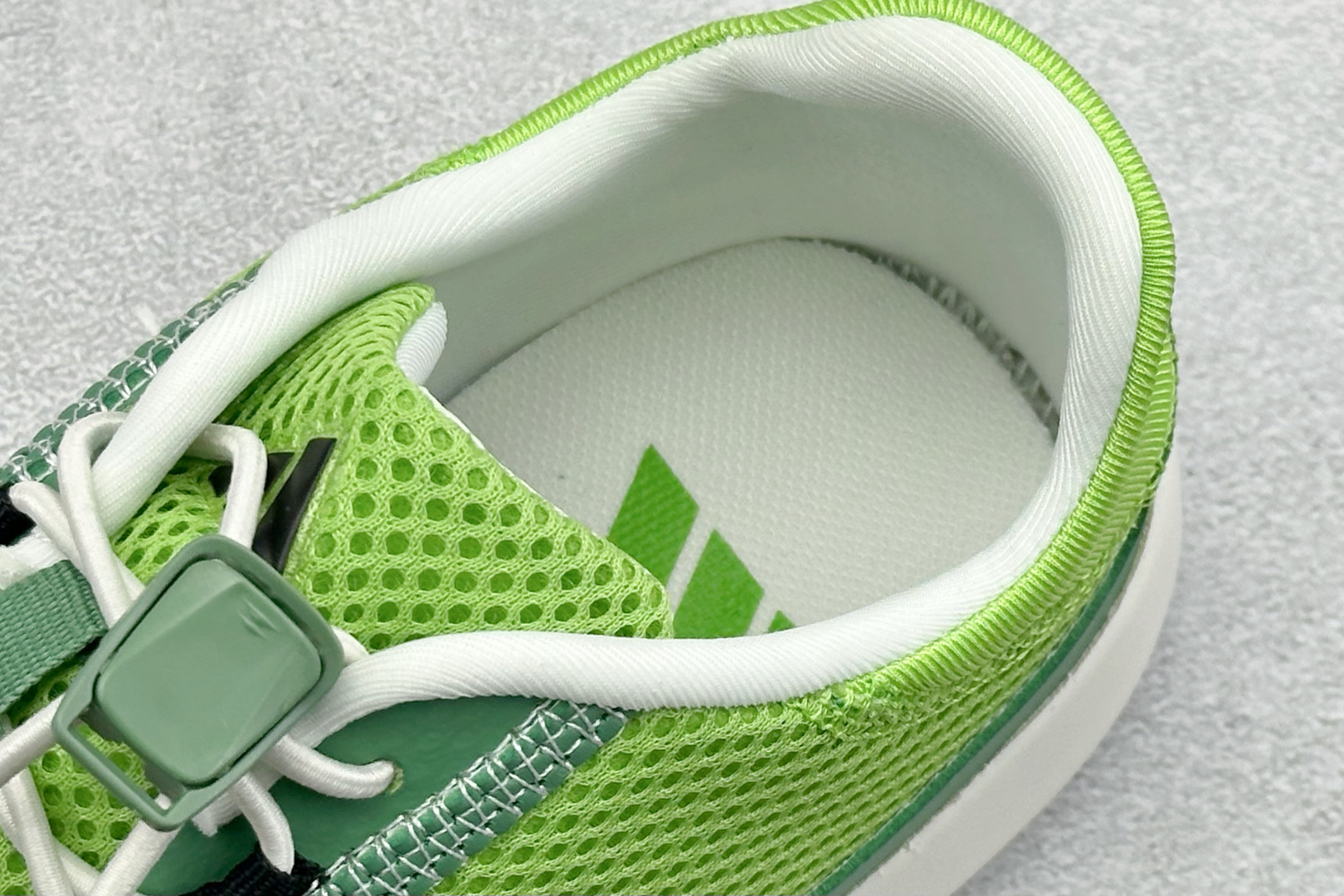 Adidas Roamboat 轻便舒适防滑耐磨 低帮跑步鞋 JH9751 Adidas Roamboat 轻便舒适防滑耐磨 低帮跑步鞋 JH9751