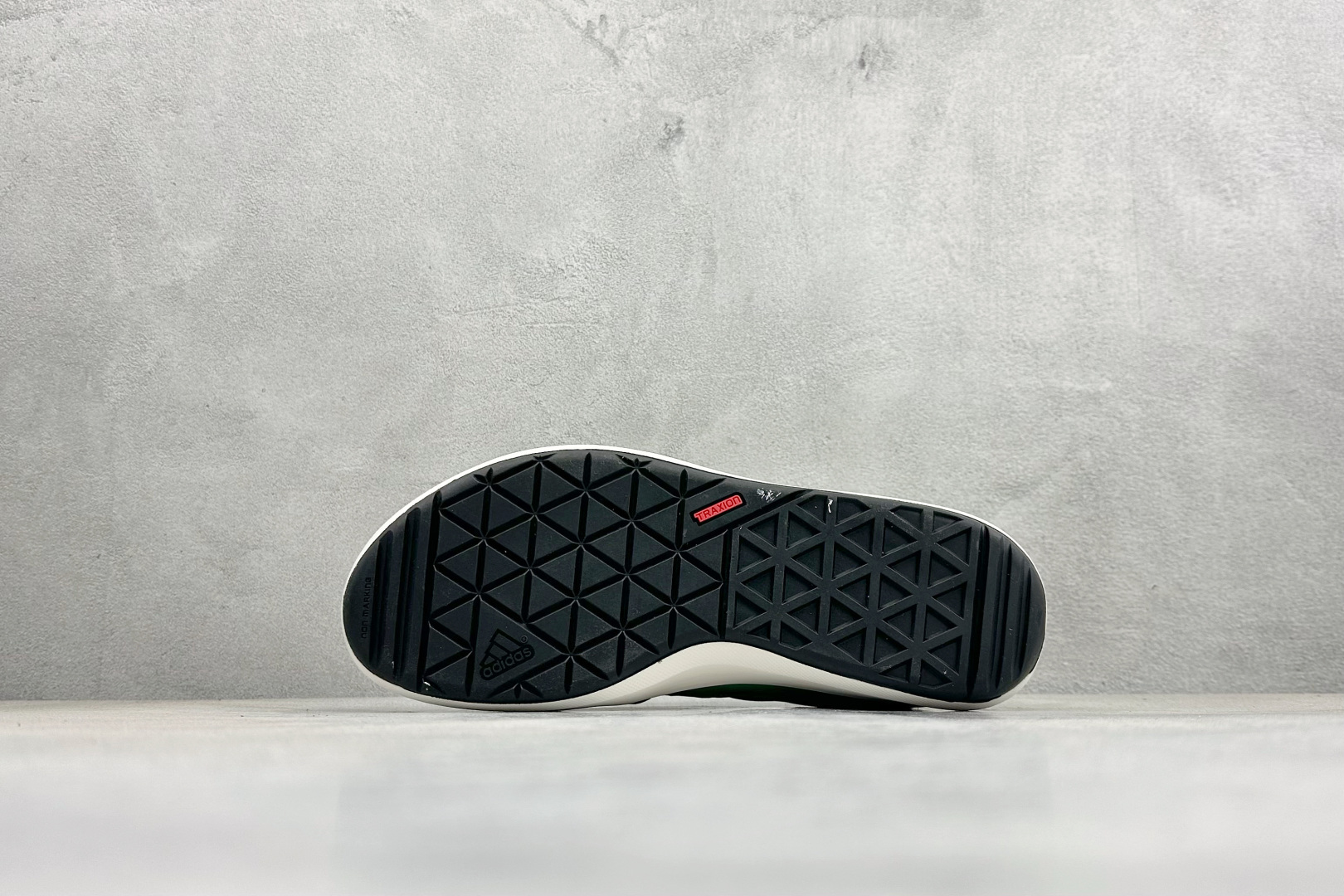 Adidas Roamboat 轻便舒适防滑耐磨 低帮跑步鞋 JH9751 Adidas Roamboat 轻便舒适防滑耐磨 低帮跑步鞋 JH9751