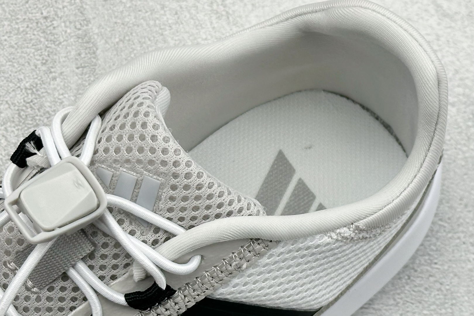 Adidas Roamboat 轻便舒适防滑耐磨 低帮跑步鞋 JP6630 Adidas Roamboat 轻便舒适防滑耐磨 低帮跑步鞋 JP6630