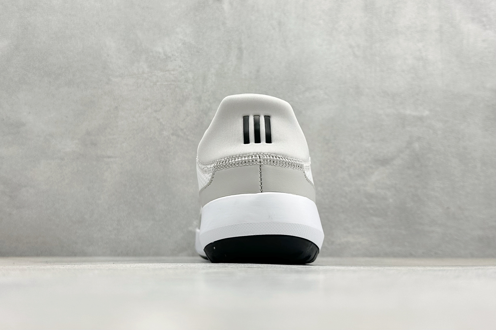 Adidas Roamboat 轻便舒适防滑耐磨 低帮跑步鞋 JP6630 Adidas Roamboat 轻便舒适防滑耐磨 低帮跑步鞋 JP6630