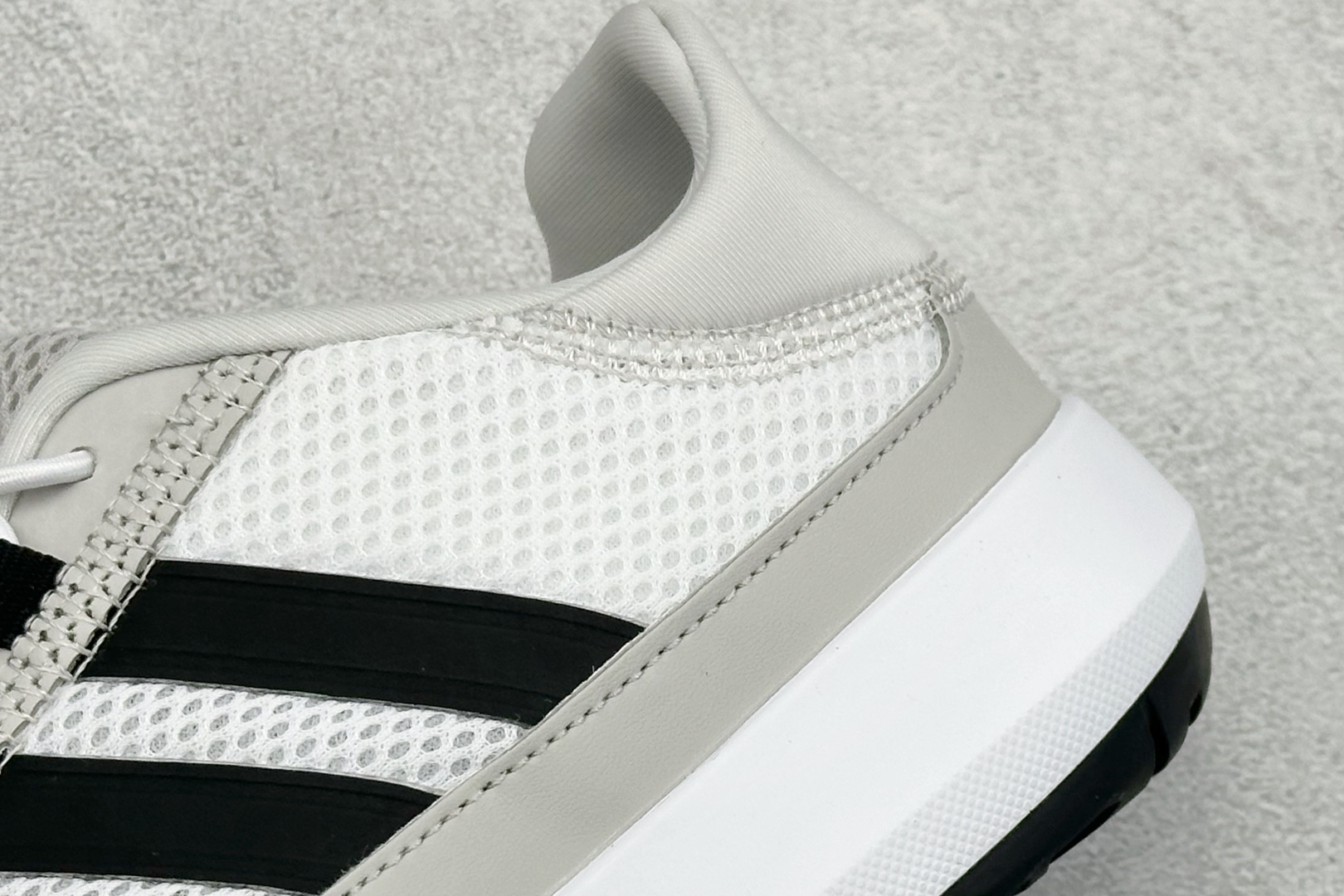 Adidas Roamboat 轻便舒适防滑耐磨 低帮跑步鞋 JP6630 Adidas Roamboat 轻便舒适防滑耐磨 低帮跑步鞋 JP6630