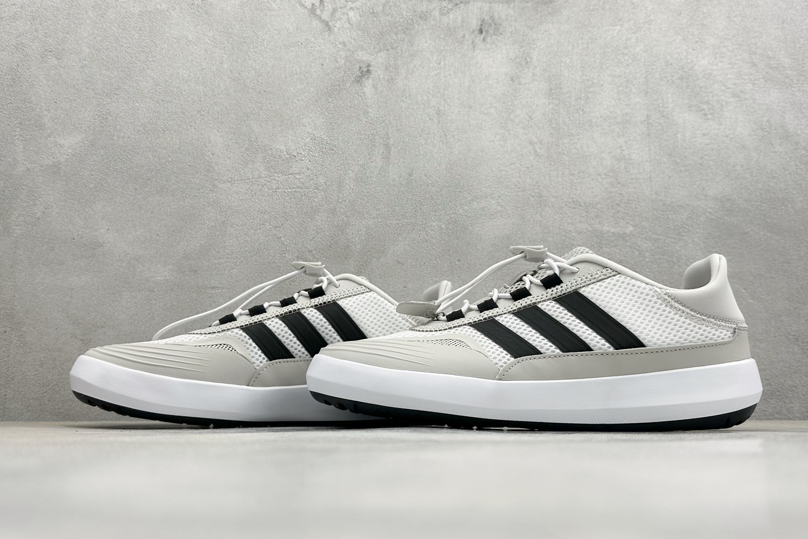 Adidas Roamboat 轻便舒适防滑耐磨 低帮跑步鞋 JP6630 Adidas Roamboat 轻便舒适防滑耐磨 低帮跑步鞋 JP6630