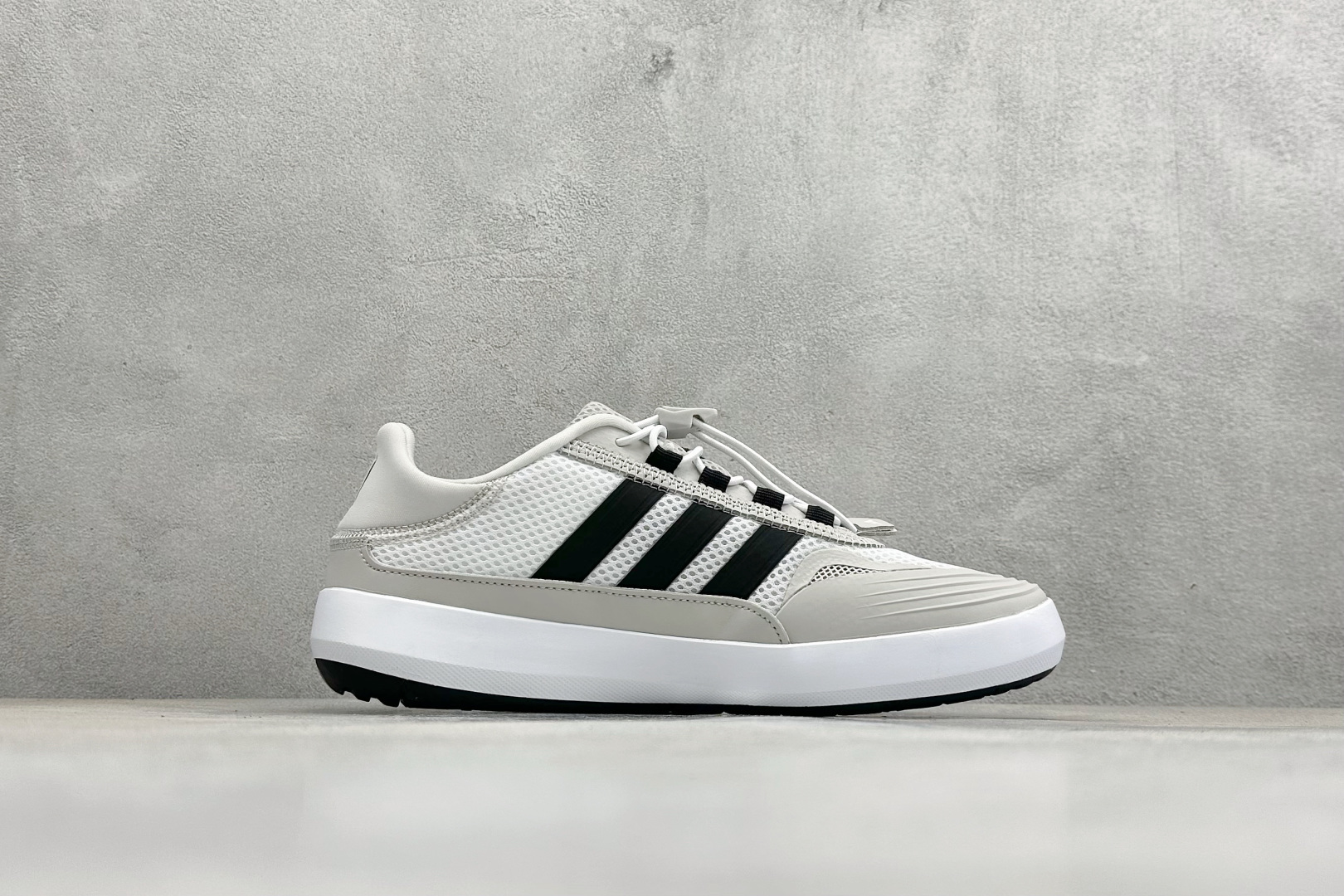 Adidas Roamboat 轻便舒适防滑耐磨 低帮跑步鞋 JP6630 Adidas Roamboat 轻便舒适防滑耐磨 低帮跑步鞋 JP6630