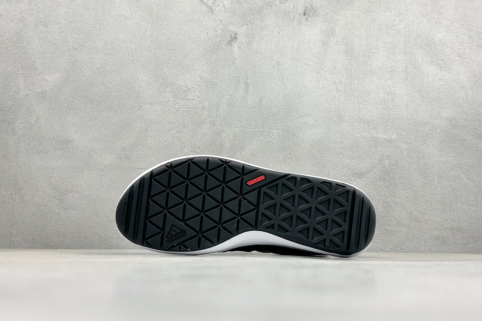 Adidas Roamboat 轻便舒适防滑耐磨 低帮跑步鞋 JH9756 Adidas Roamboat 轻便舒适防滑耐磨 低帮跑步鞋 JH9756