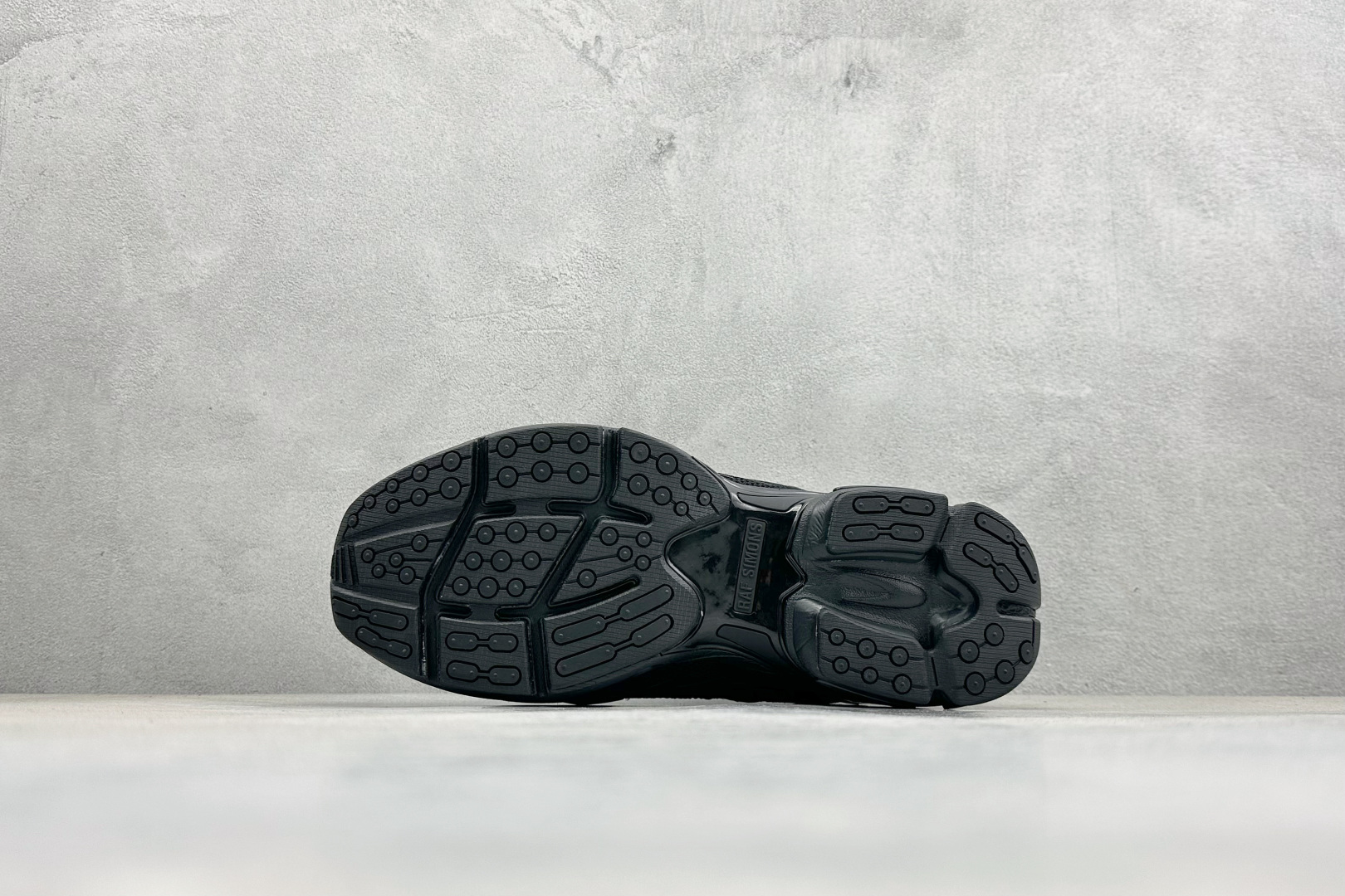Raf Simons Pharaxus 舒适百搭低帮生活休闲鞋 HR830001S Raf Simons Pharaxus 舒适百搭低帮生活休闲鞋 HR830001S