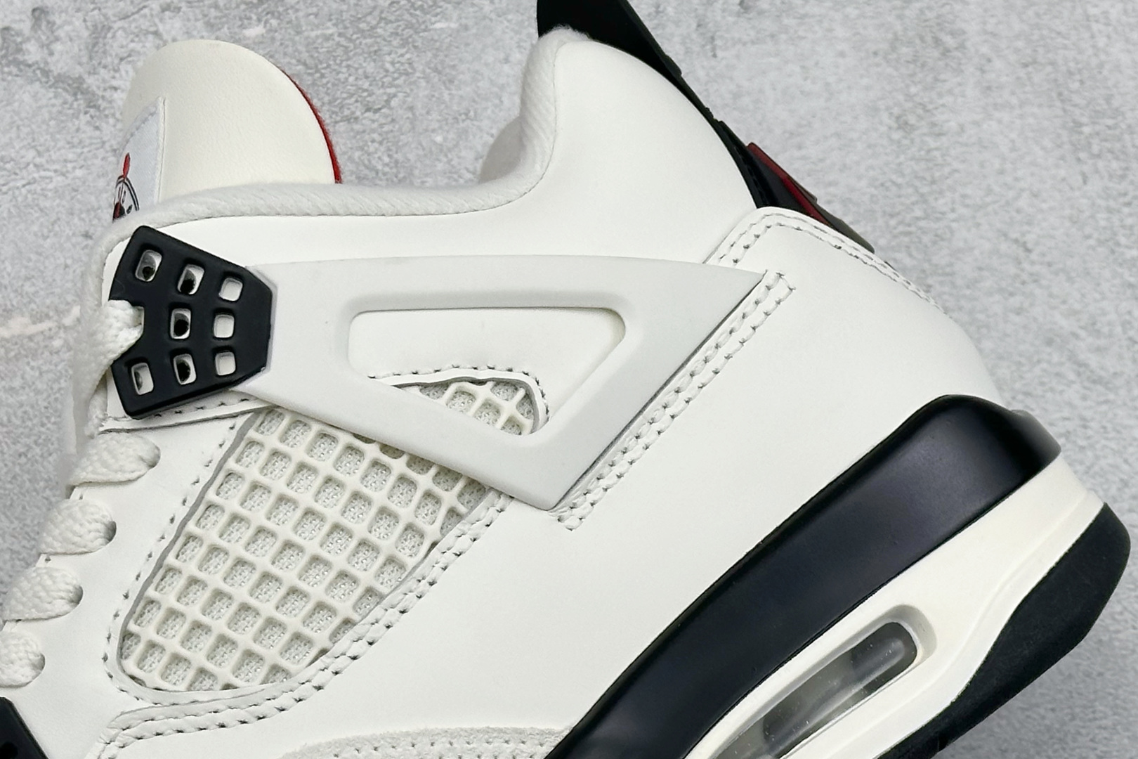 Air Jordan AJ4 Retro 中帮篮球鞋 IM4002-100 Air Jordan AJ4 Retro 中帮篮球鞋 IM4002-100